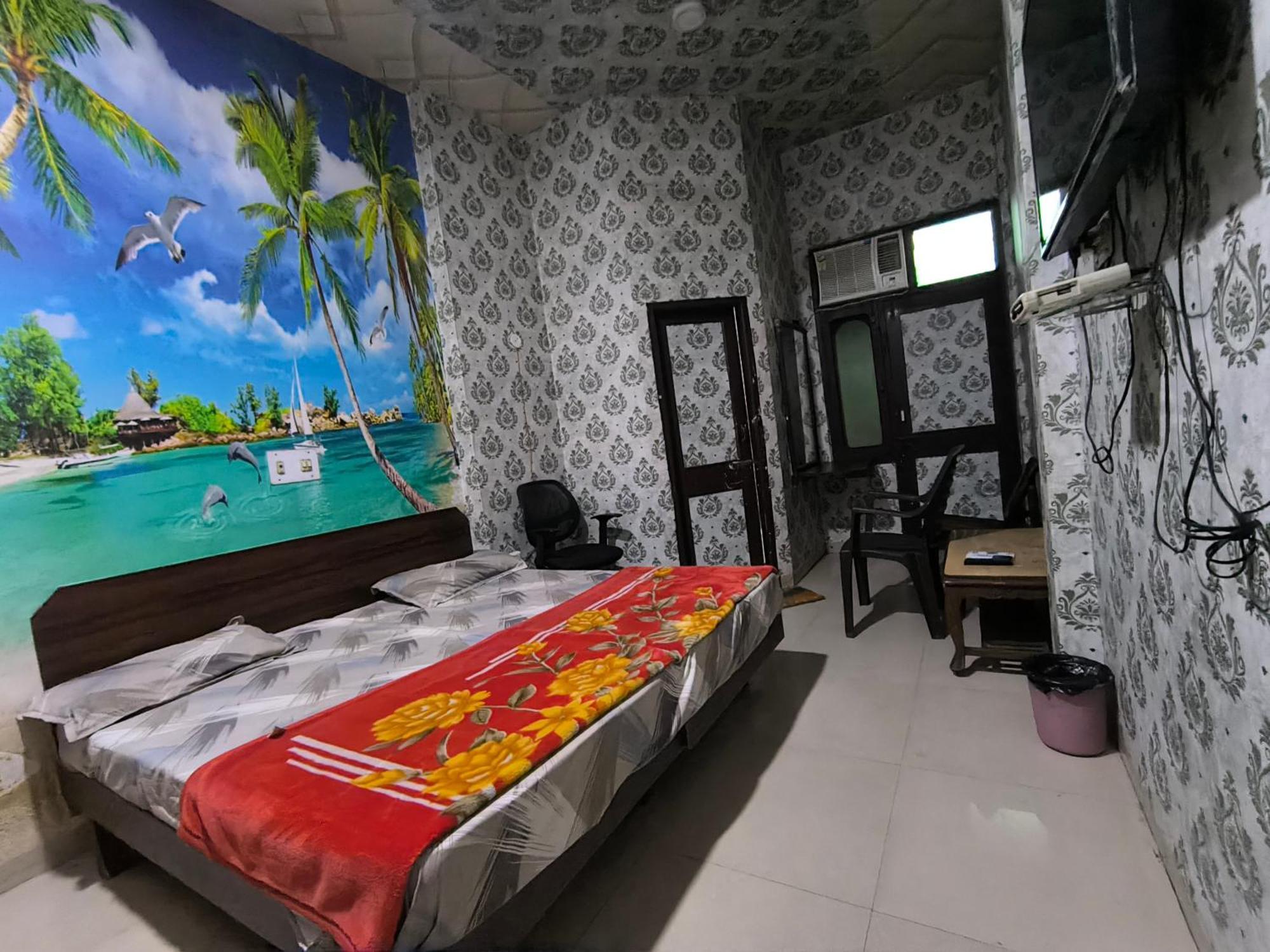 Jogi Welcome Families, Friends, Groups, Couples, Singles Fully Airconditioner, Attach Washrooms, Lift, Wifi, 24 Service, Power Backup Hotel Amritsar