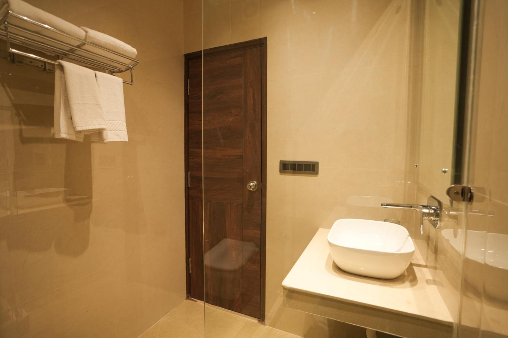 Hotel One Earth Elegant 4*