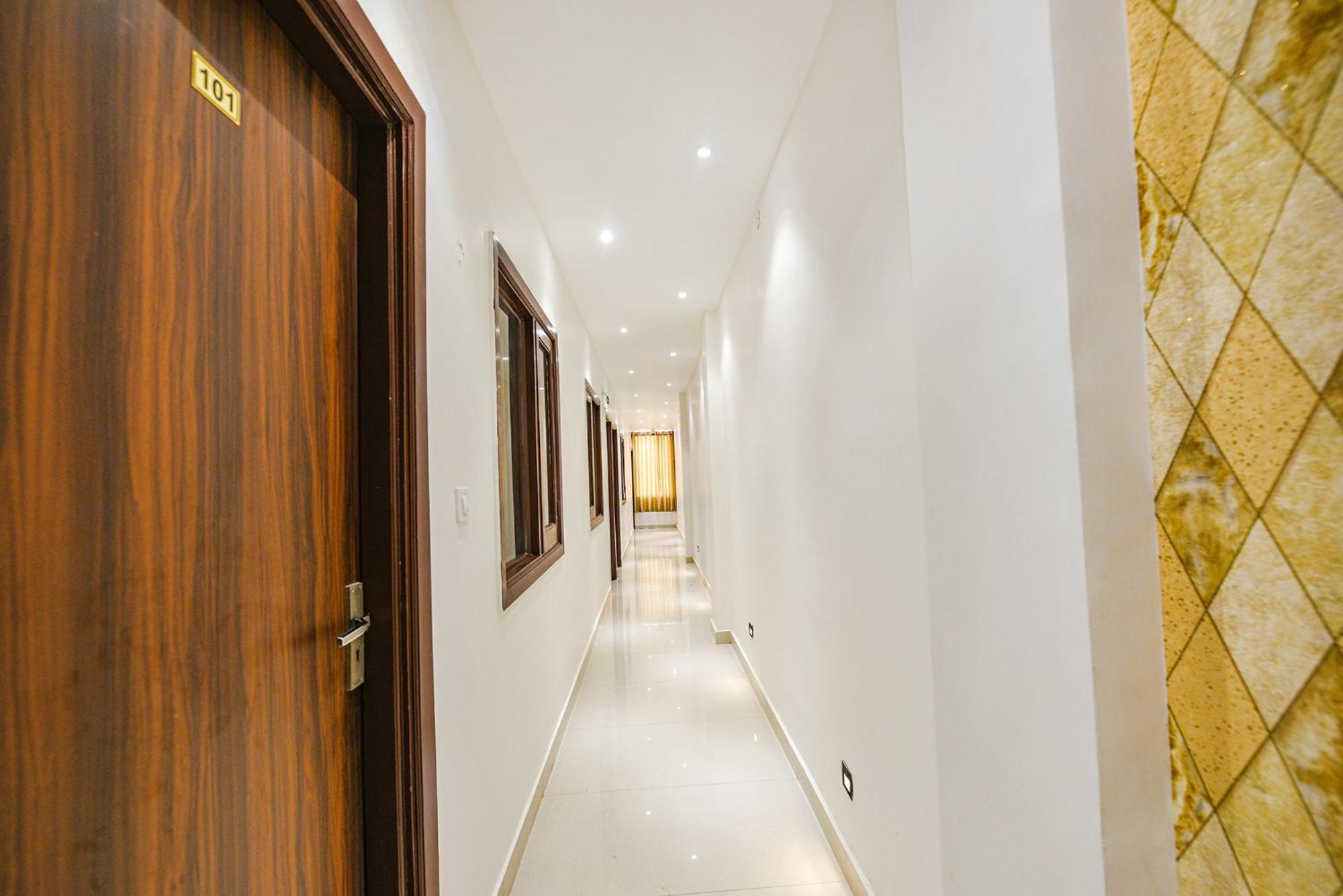 Fabhotel Solace 3*