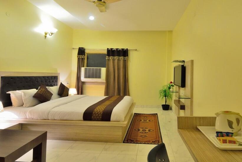 Kumar Elite Punjab Hotel