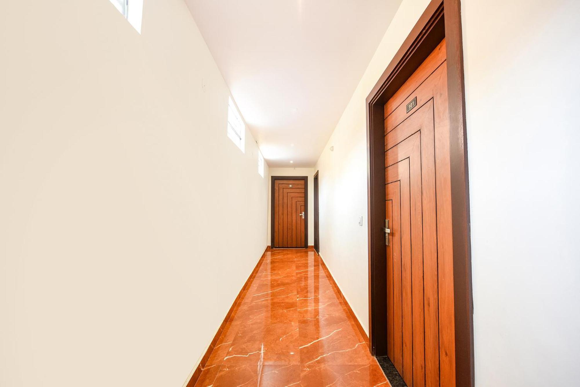 Hotel Fabhotel Golden Tree 3*