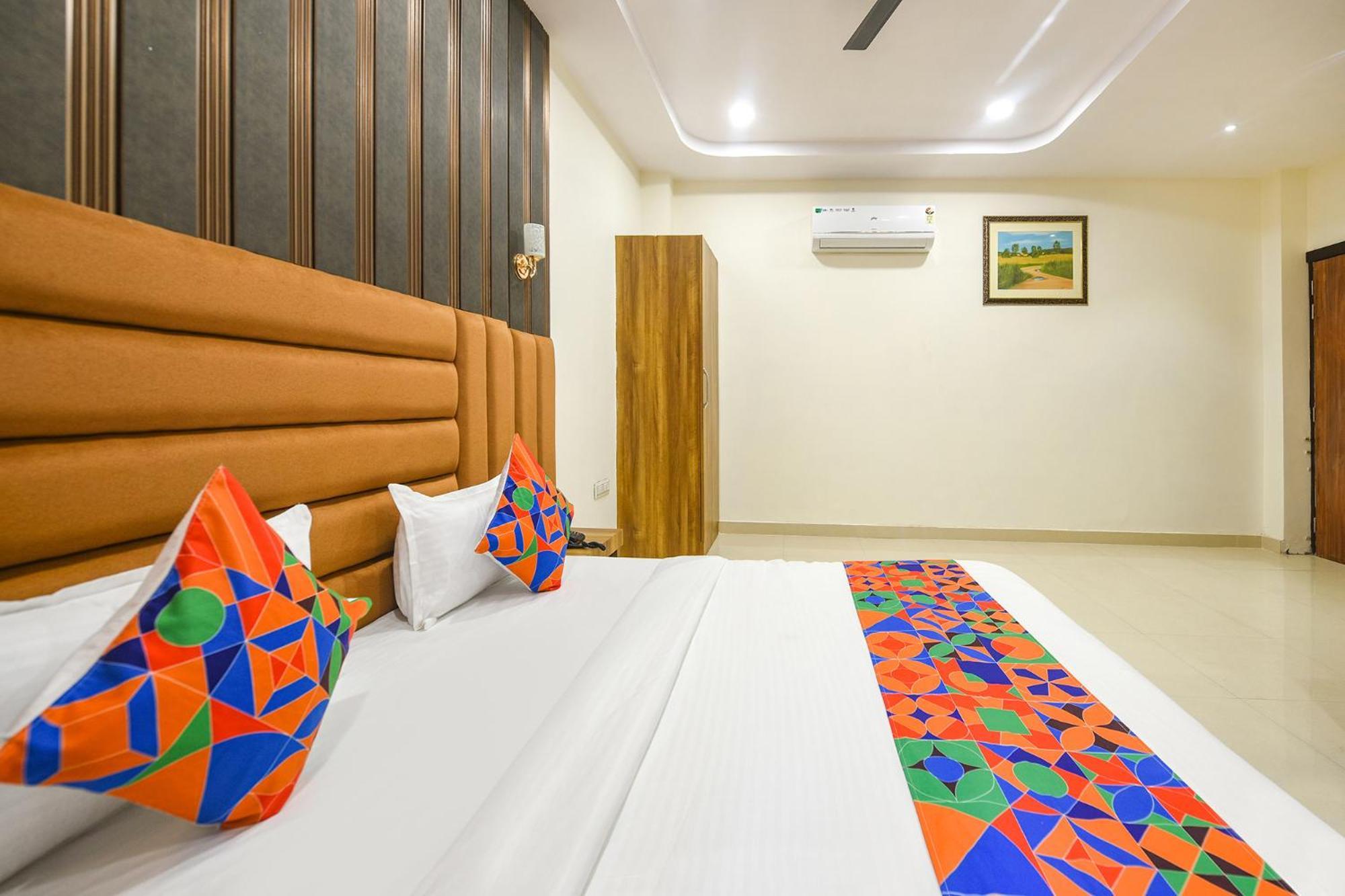 Fabhotel Golden Tree Hotel 3*