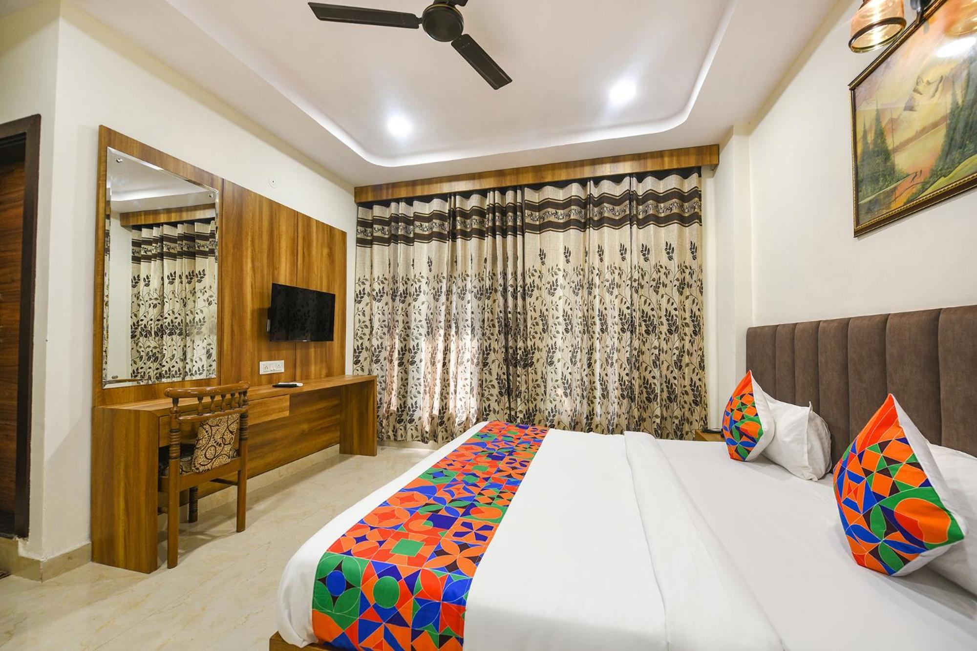 Fabhotel Golden Tree 3*