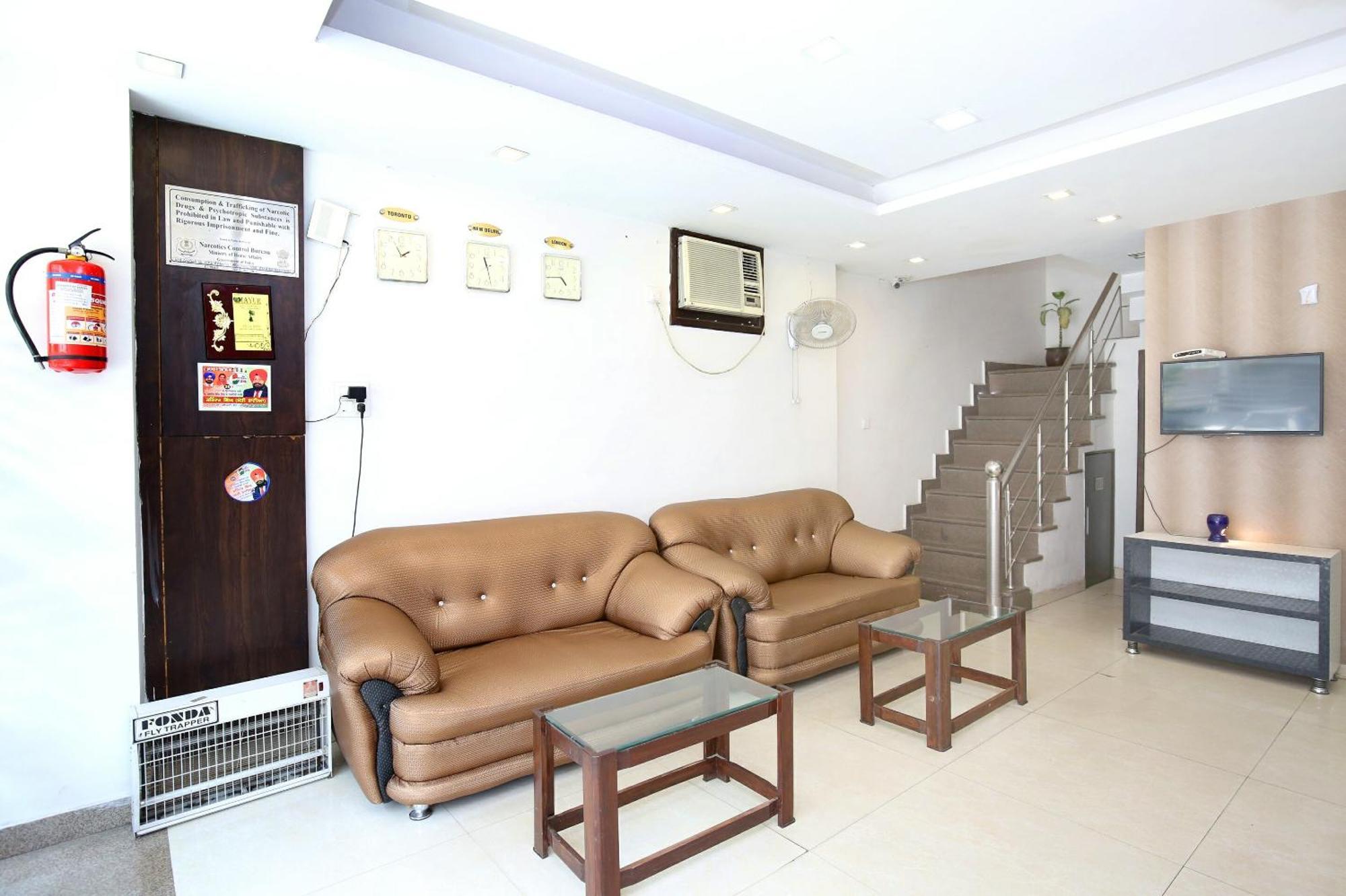 O Axis Hotel 4*