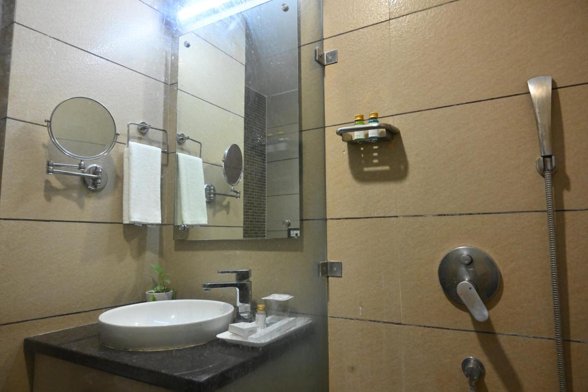 Abode By Aliste Hotels- 2 Minutes Walking To Golden Temple, Hotel