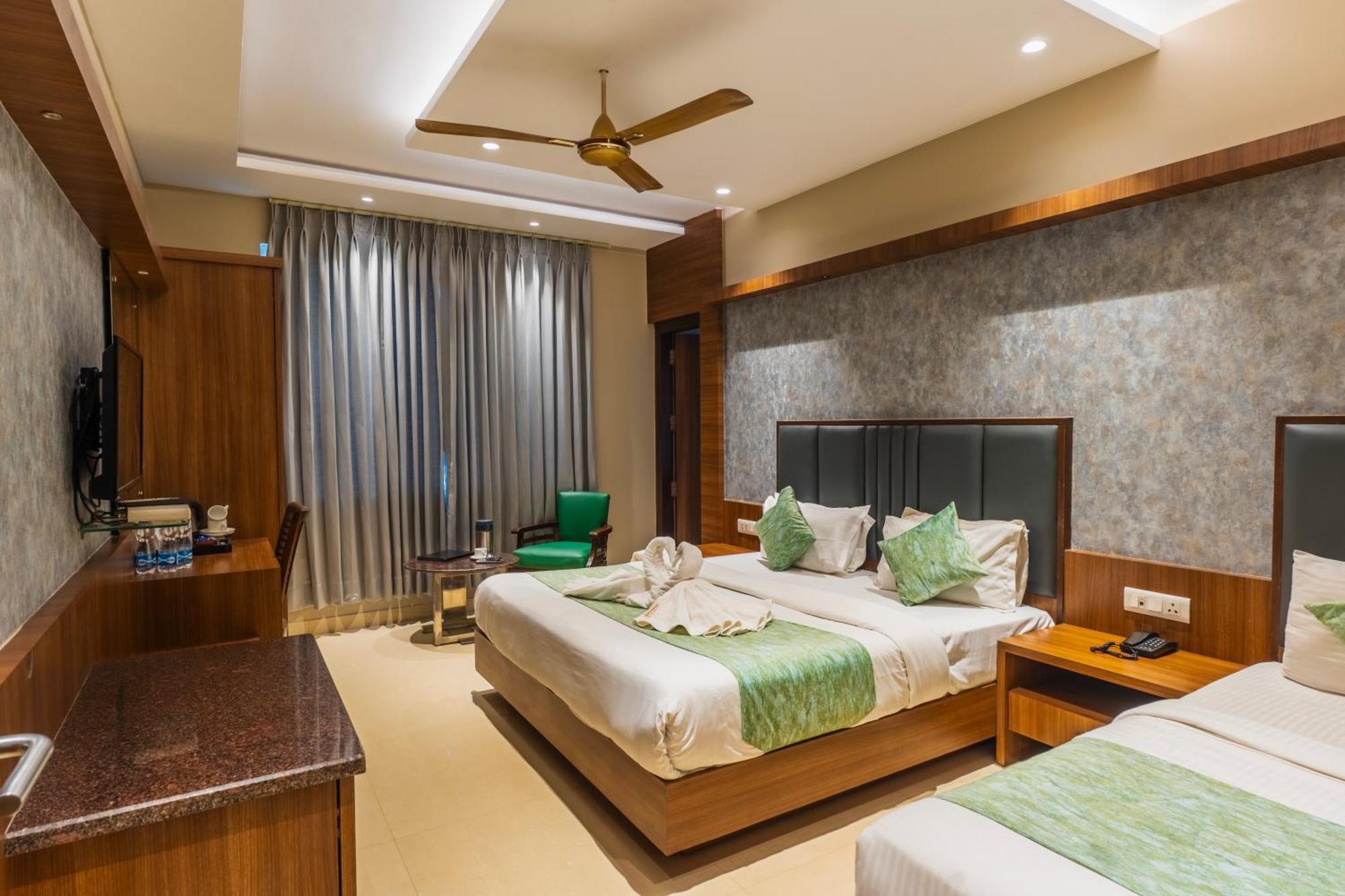 Hotel International 2 Min Walk From Bus Stand 3*