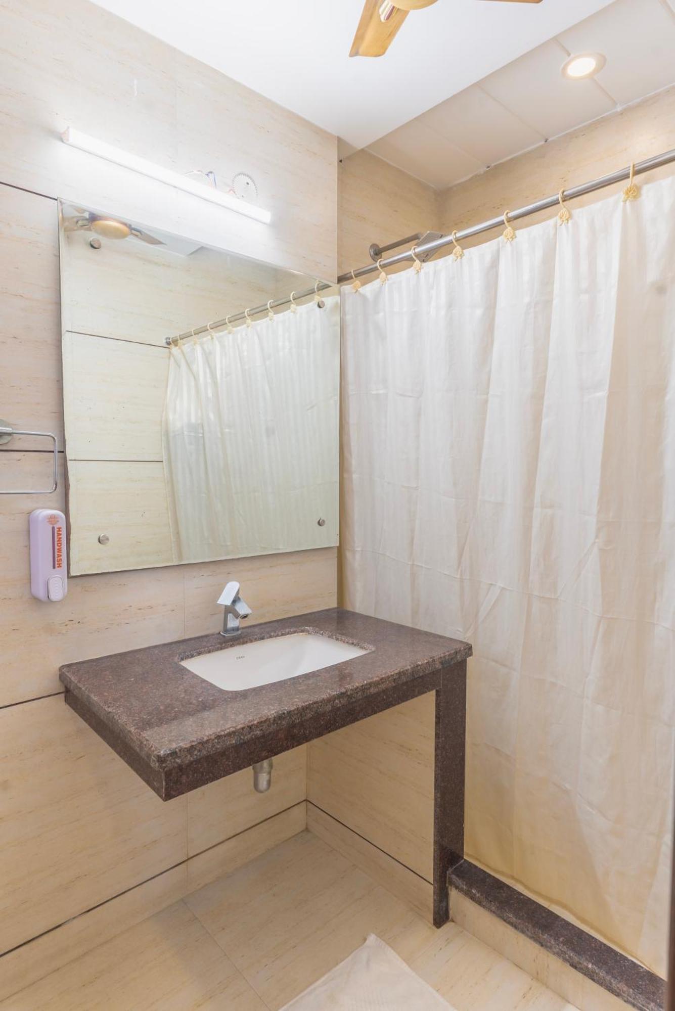International 2 Min Walk From Bus Stand