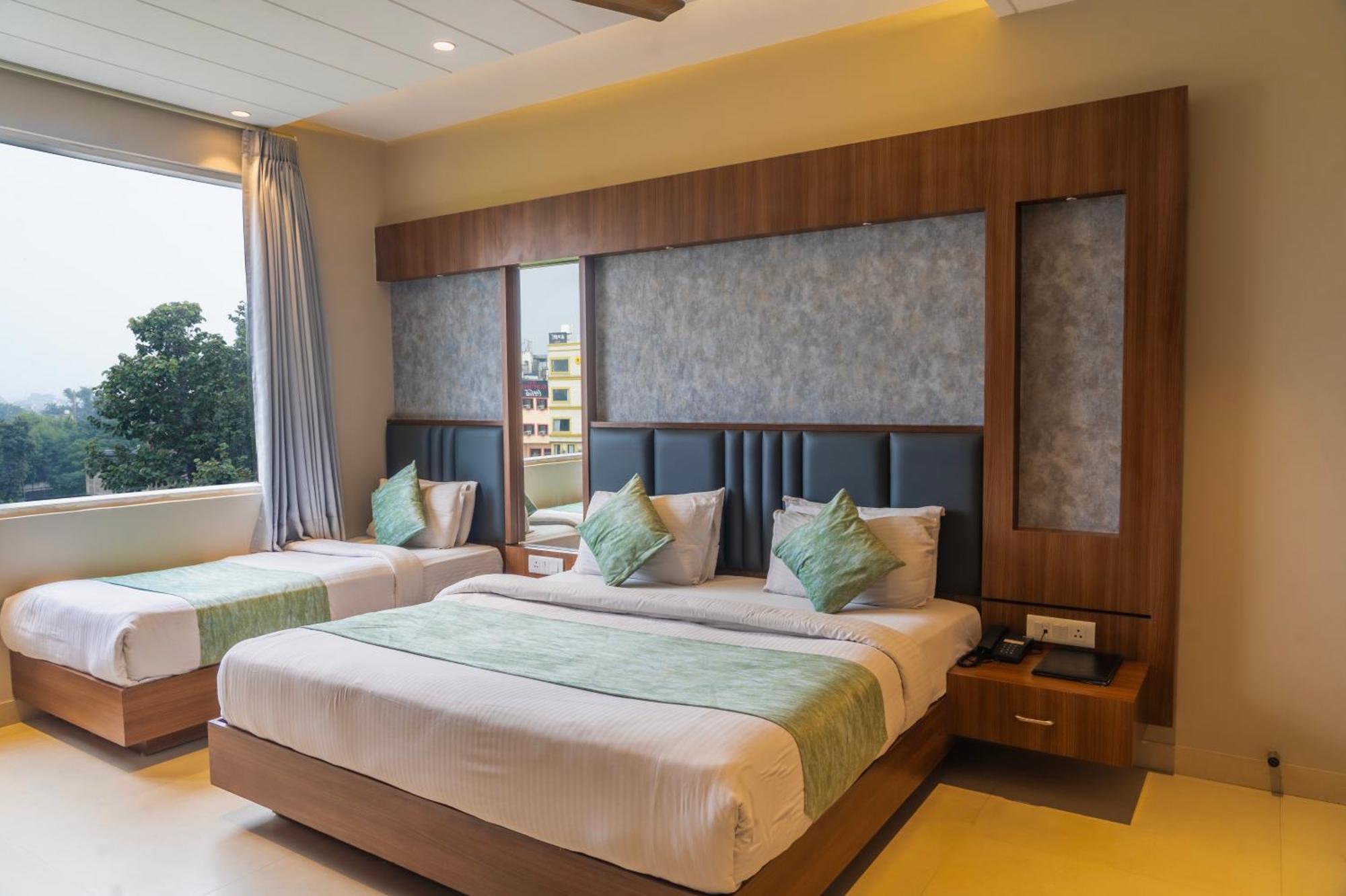 International 2 Min Walk From Bus Stand 3*