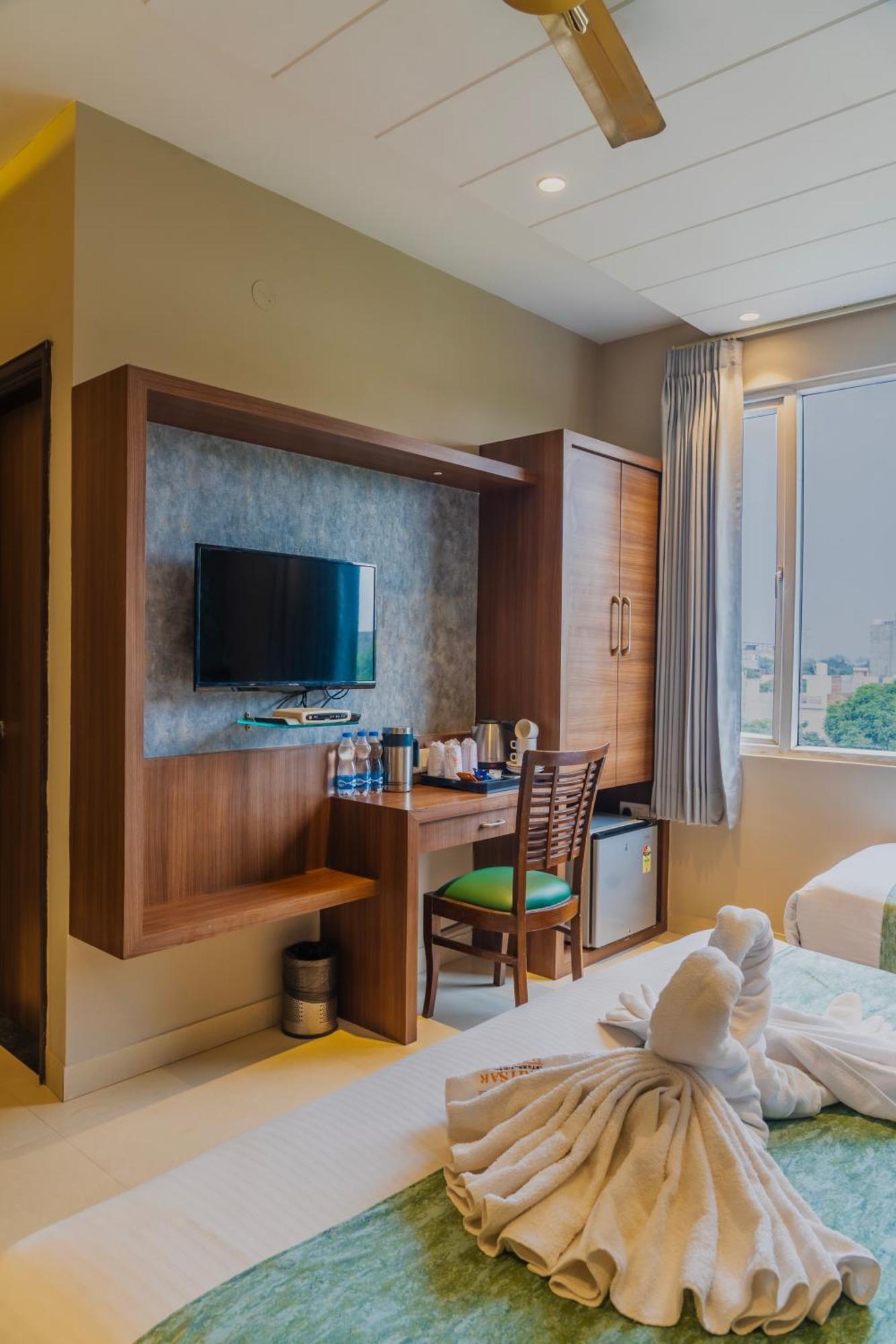 International 2 Min Walk From Bus Stand Amritsar