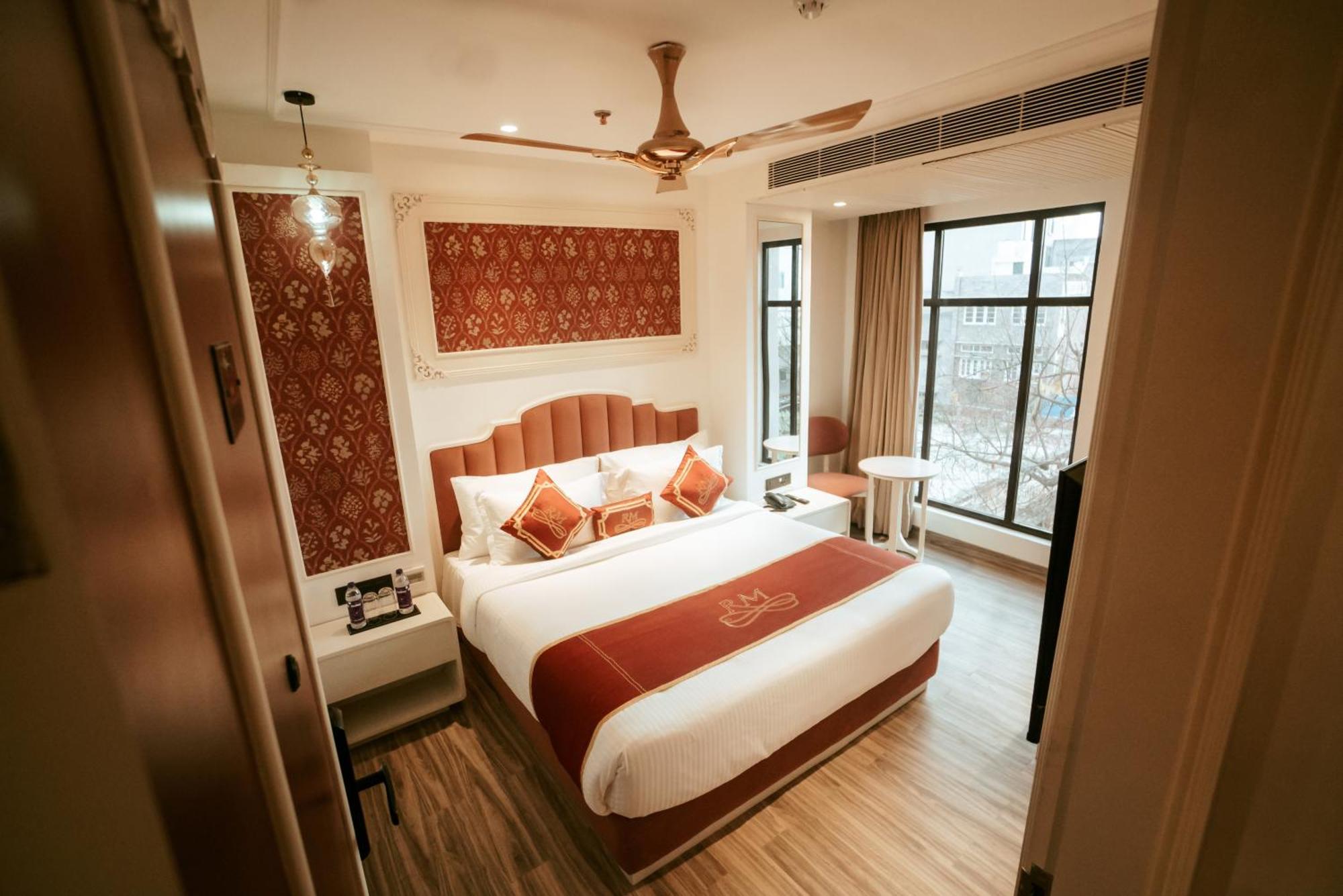 Hotel Stamps Red Martin By Eight Continents - 70 Steps From Golden Temple Amritsar