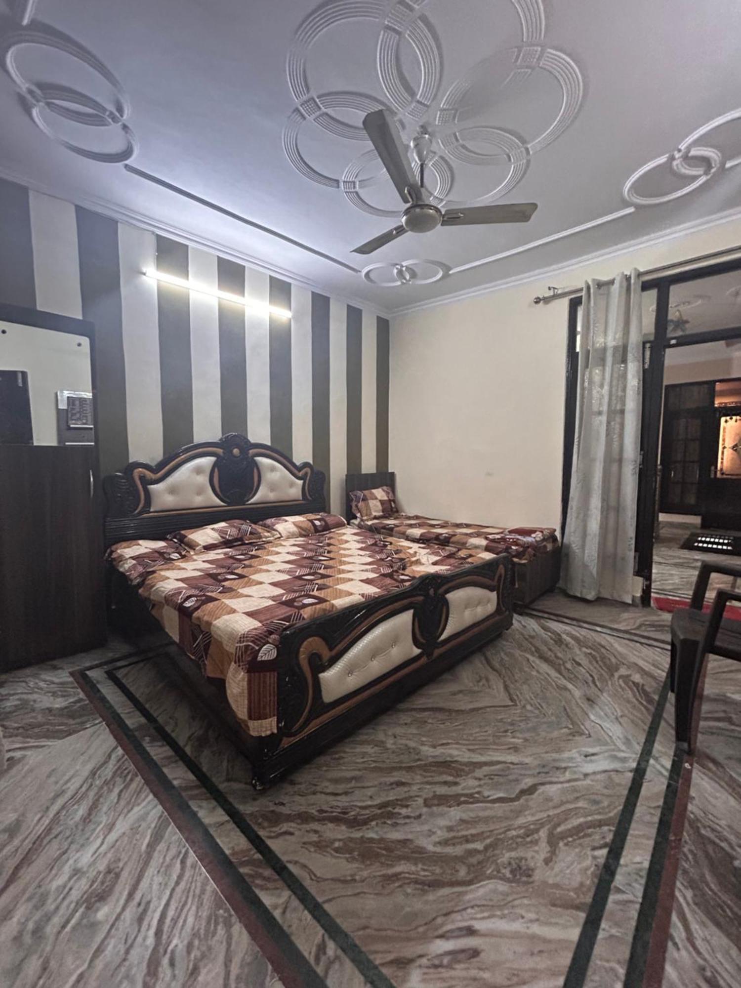 Bed & Breakfast Ar Home Stay Hotel -300 Meters From Golden Temple