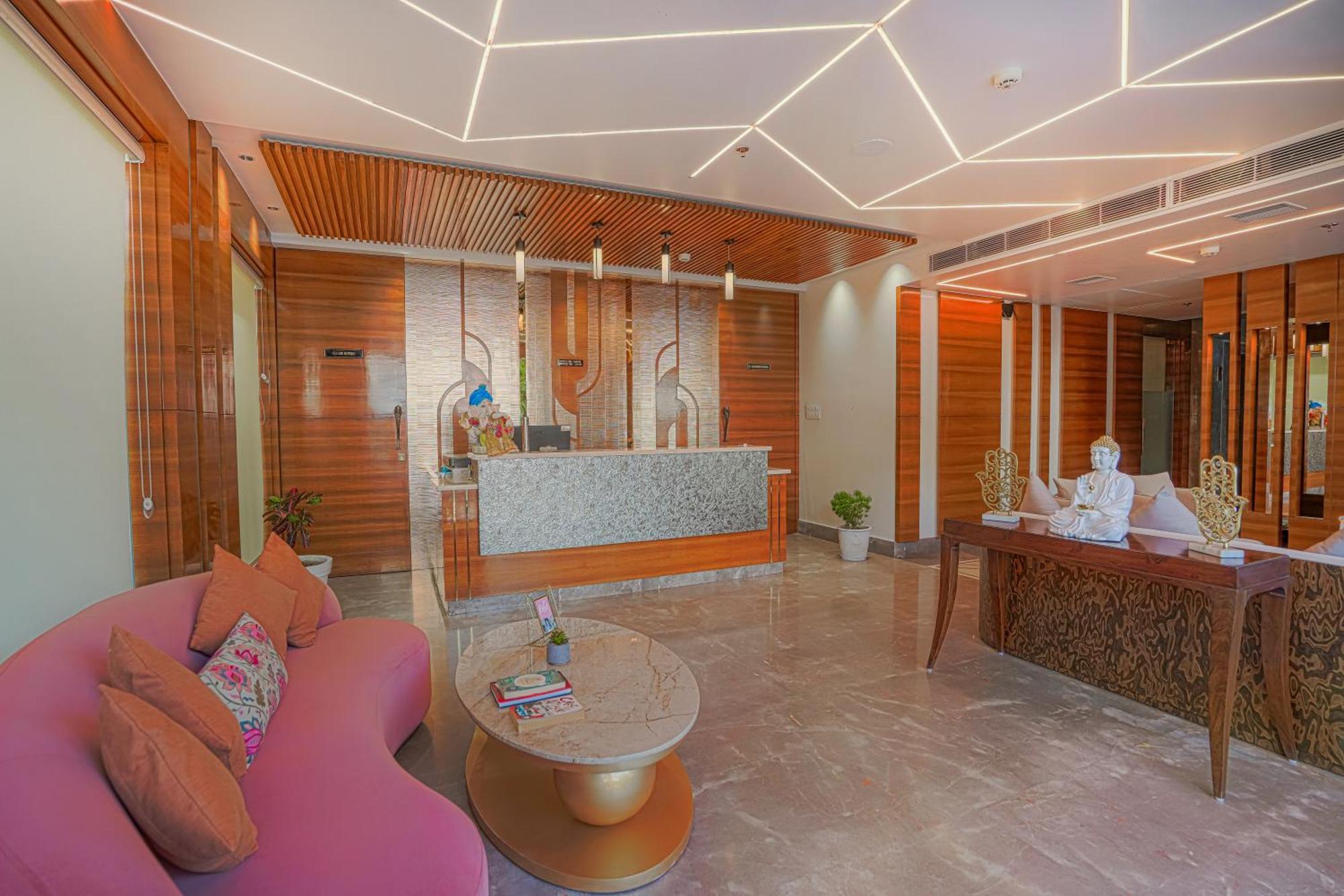 Ak Continental 2 Minutes' Walk From Bus Stand Hotel 3*