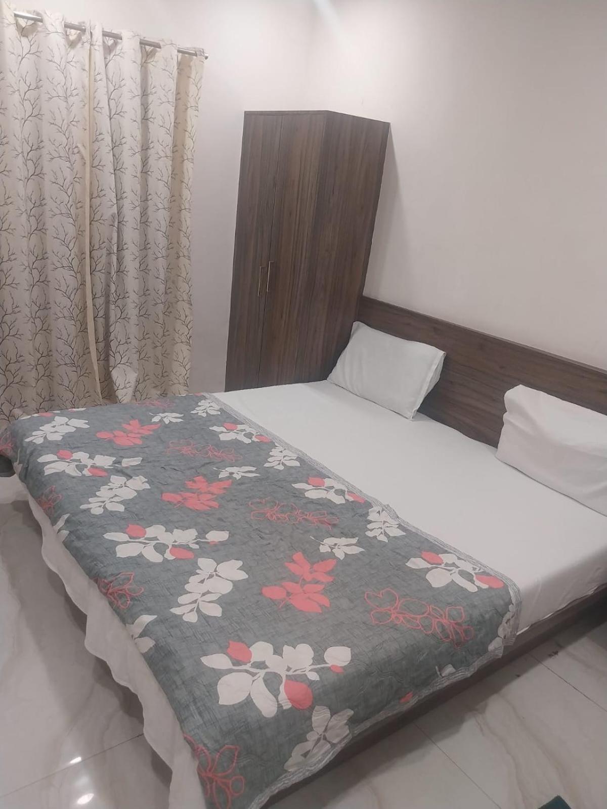 Rovers Hotel 2*