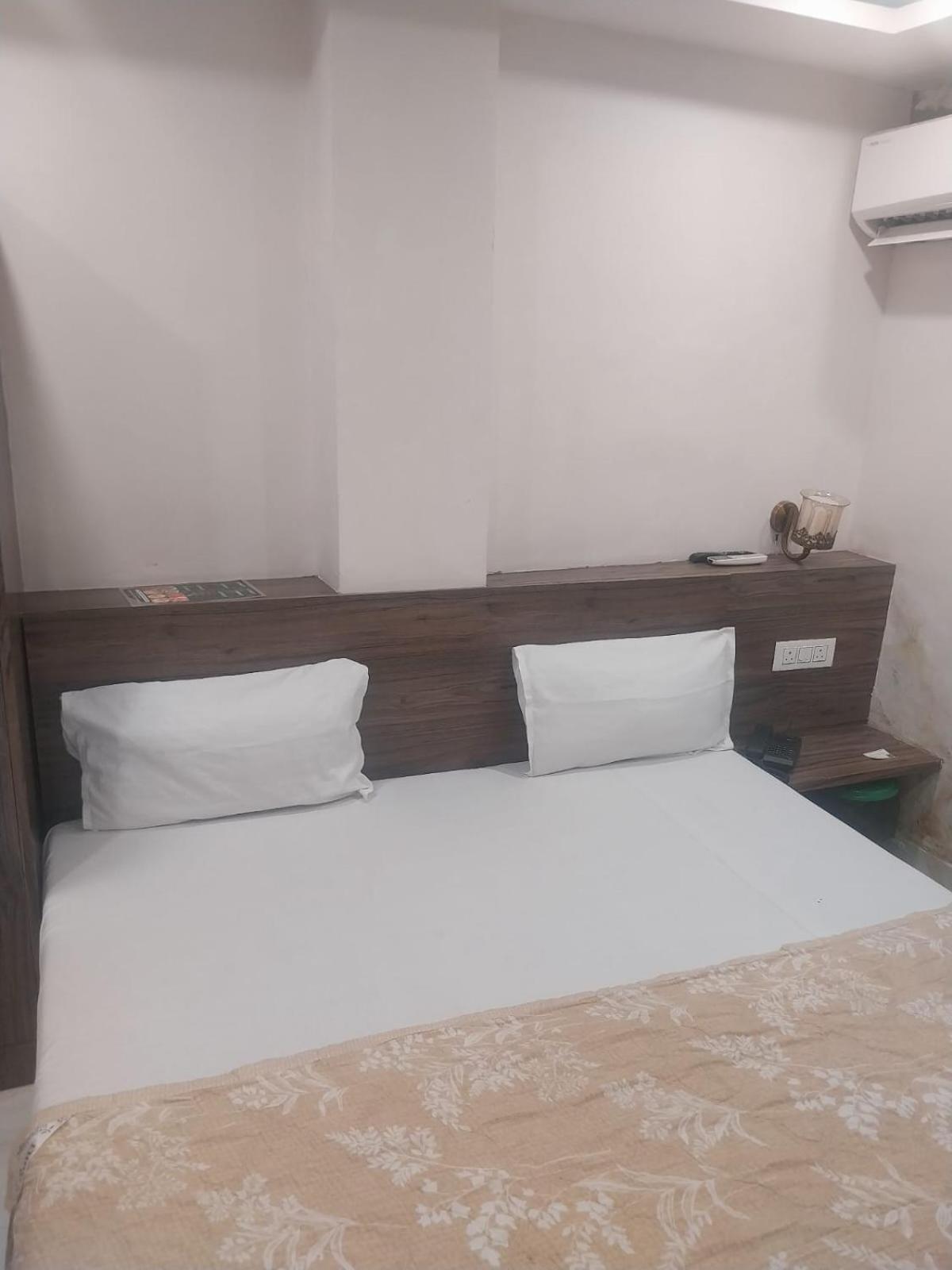 Rovers Hotel 2*
