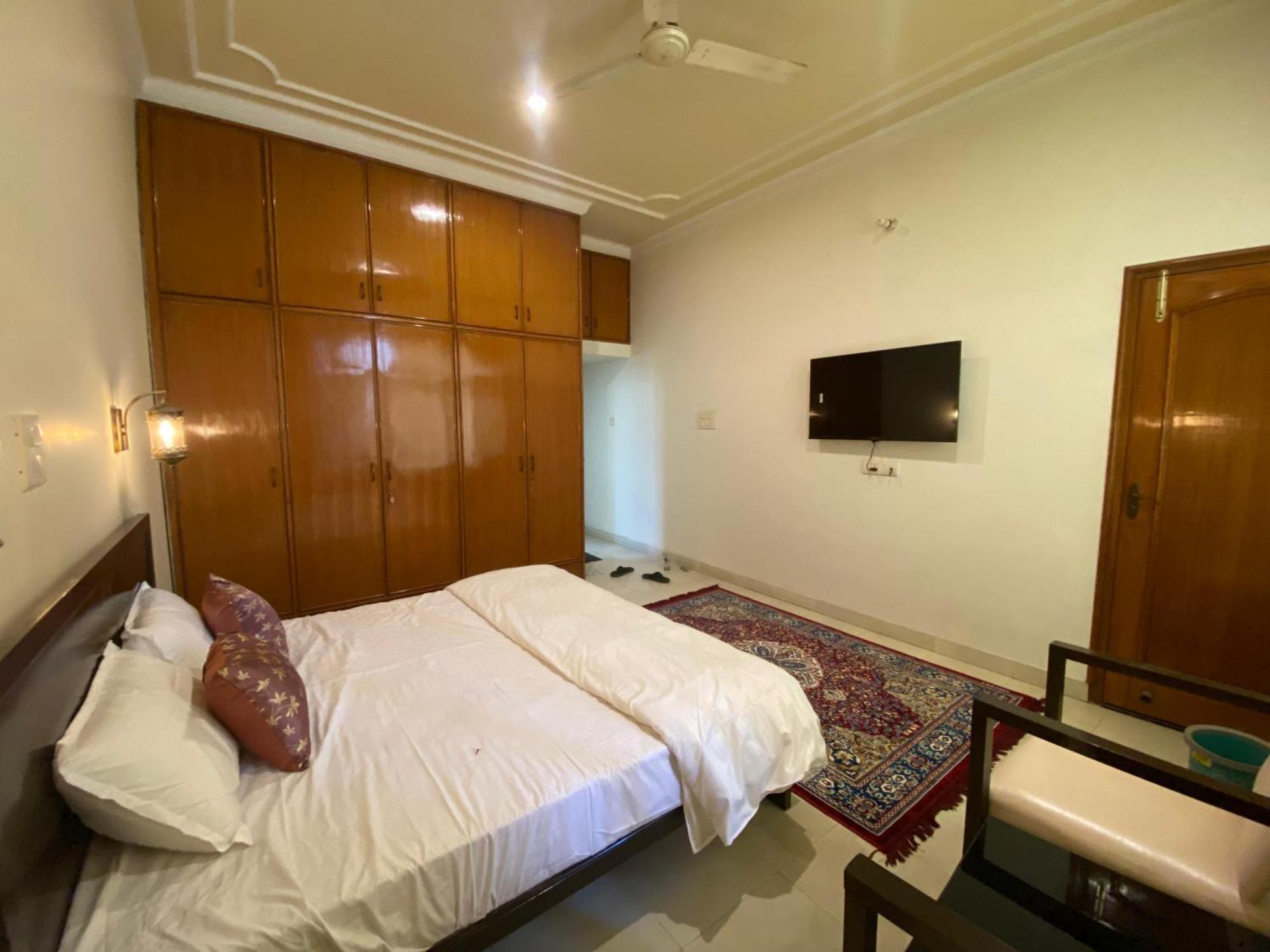 Bed & Breakfast Paradise Island *