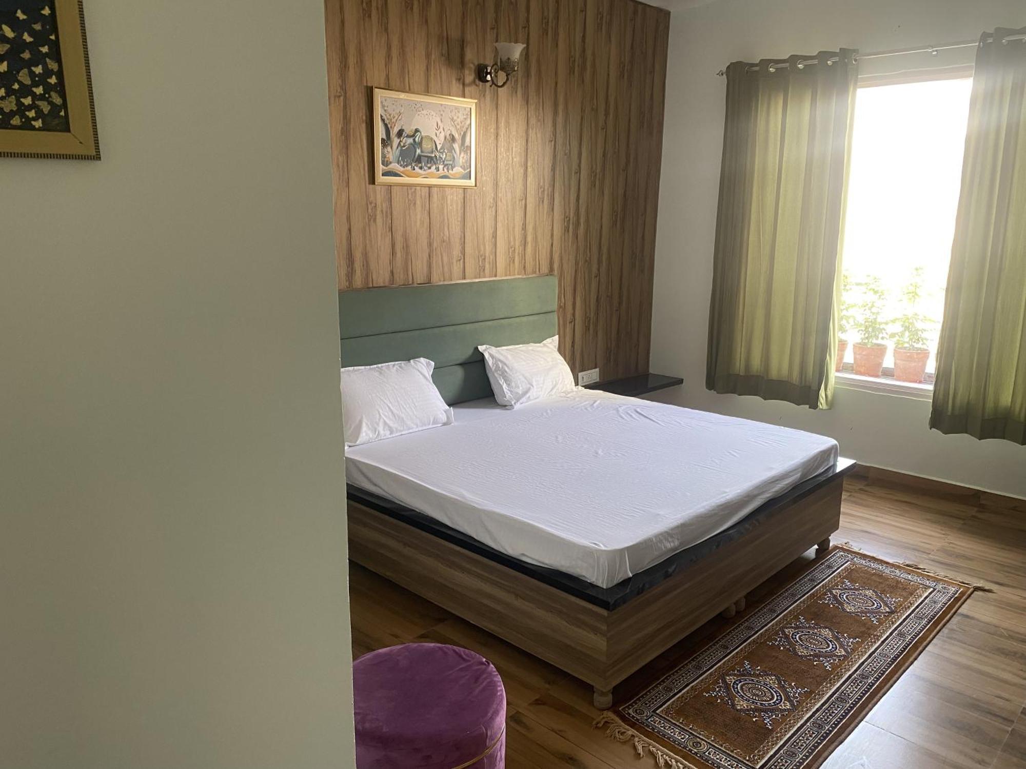 Nirmal - Budget Friendly Near Fortis Hospital And Marriage Palaces Hotel *