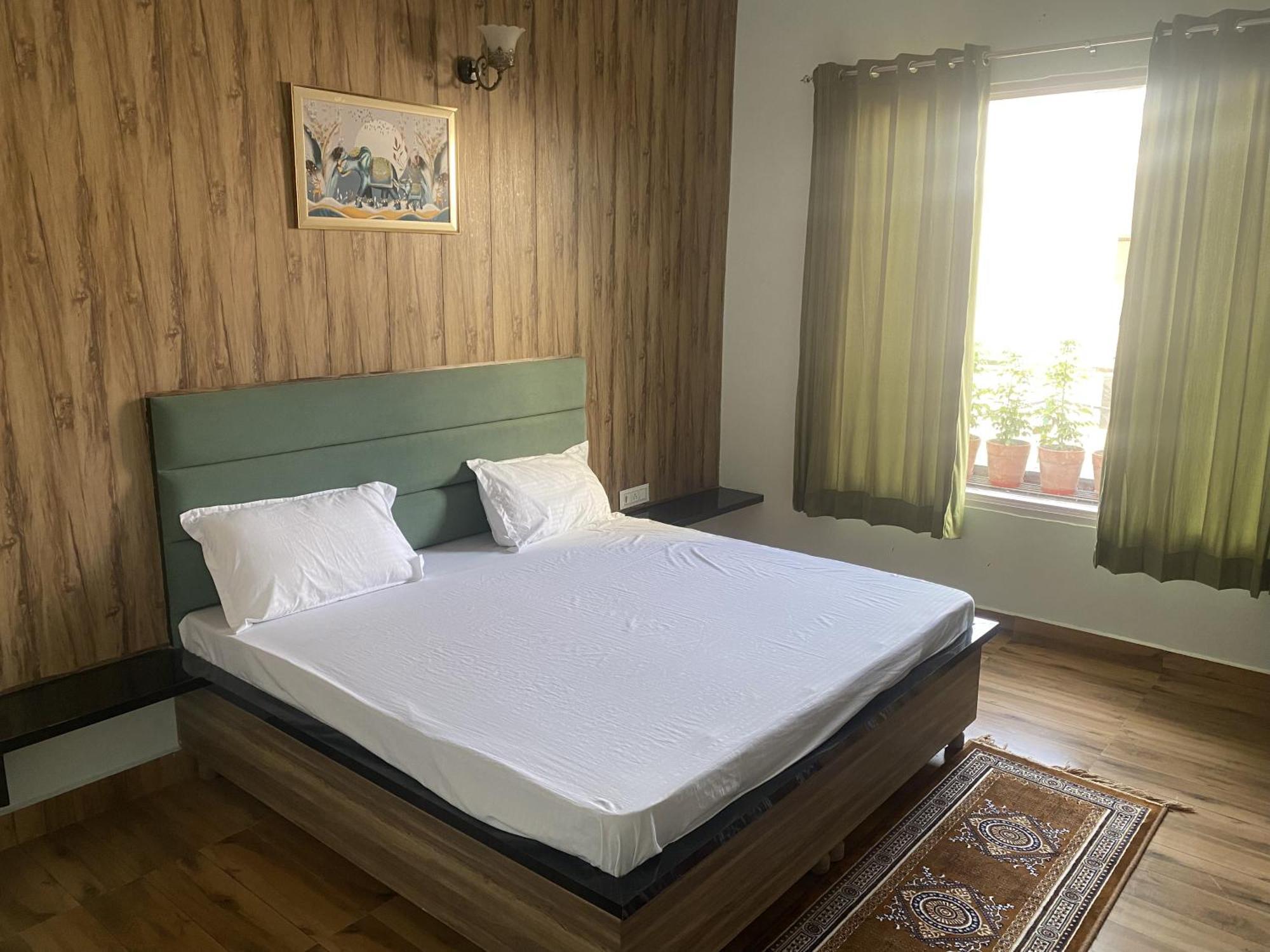 Nirmal - Budget Friendly Near Fortis Hospital And Marriage Palaces Hotel