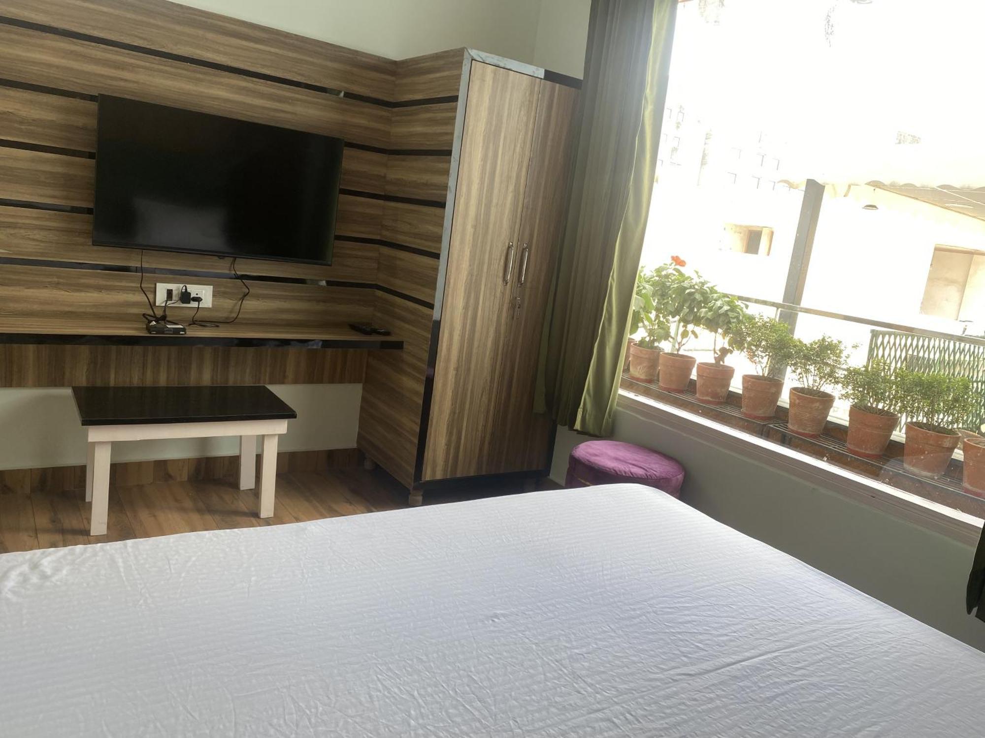 Hotel Nirmal - Budget Friendly Near Fortis Hospital And Marriage Palaces *