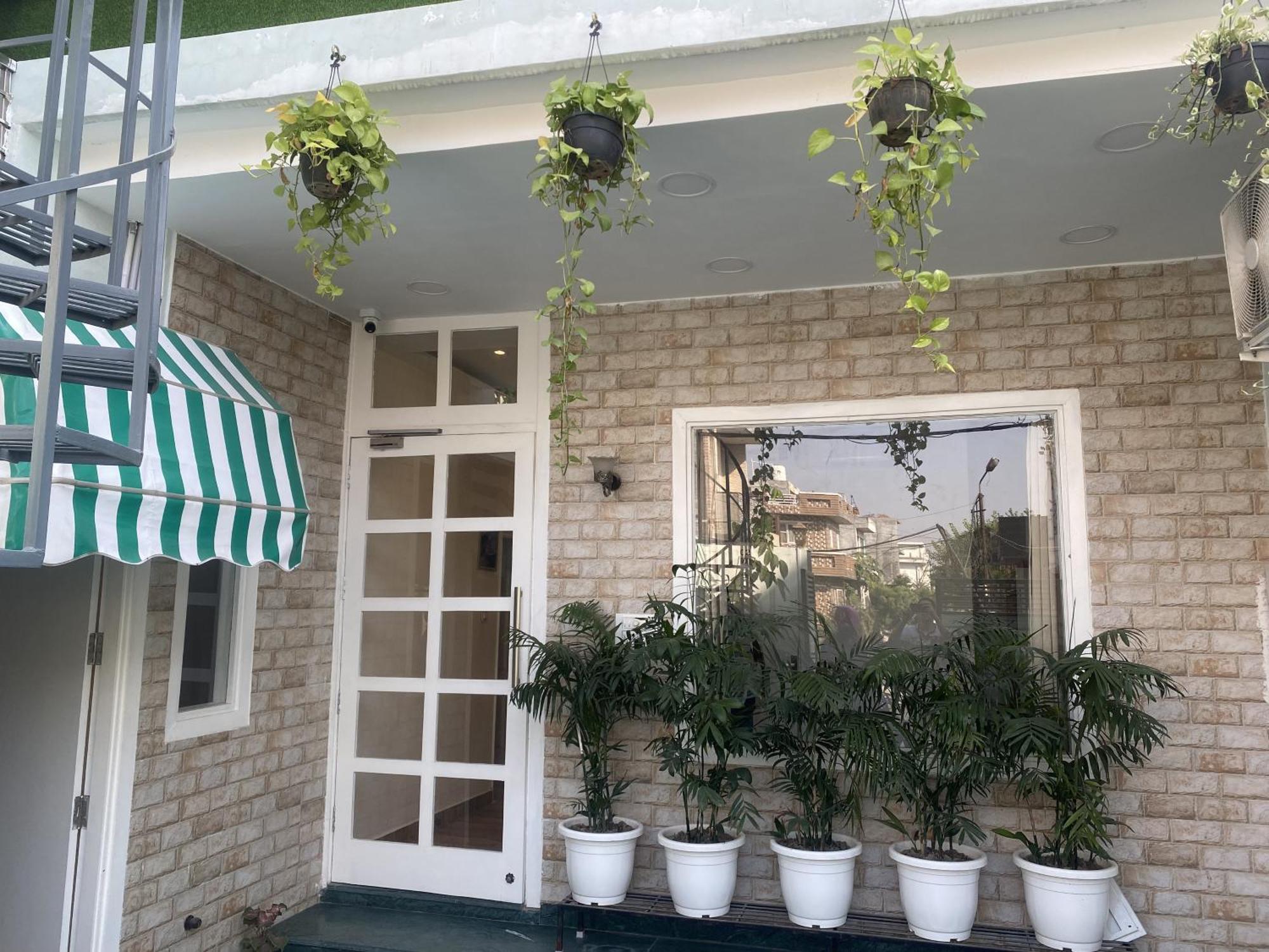 Nirmal - Budget Friendly Near Fortis Hospital And Marriage Palaces Hotel