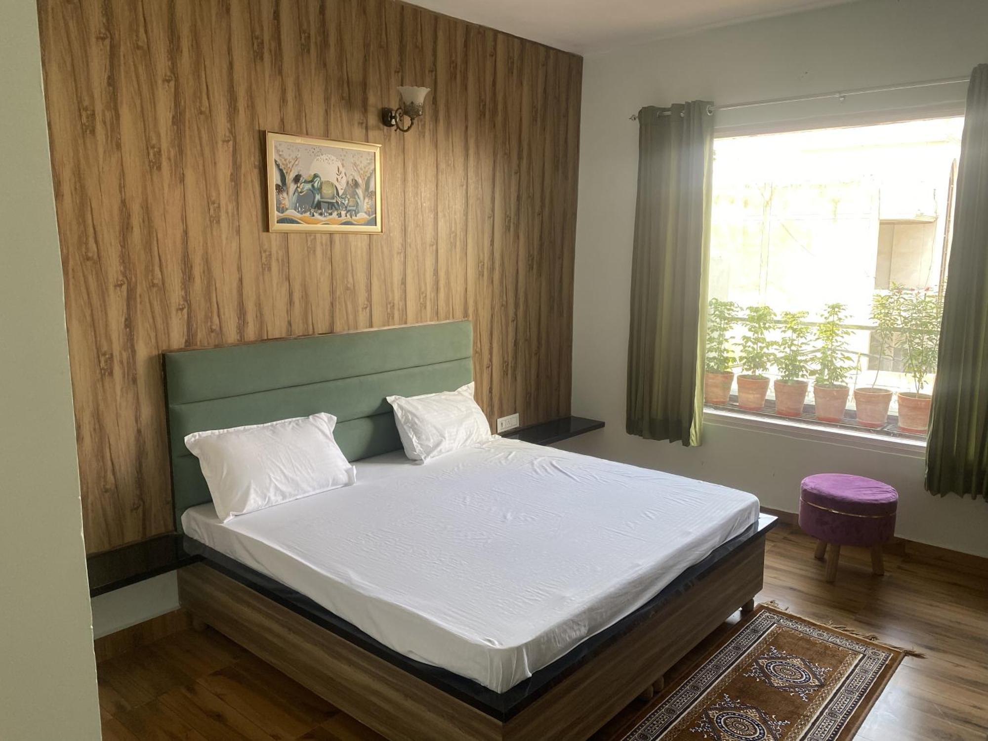 Nirmal - Budget Friendly Near Fortis Hospital And Marriage Palaces Hotel *