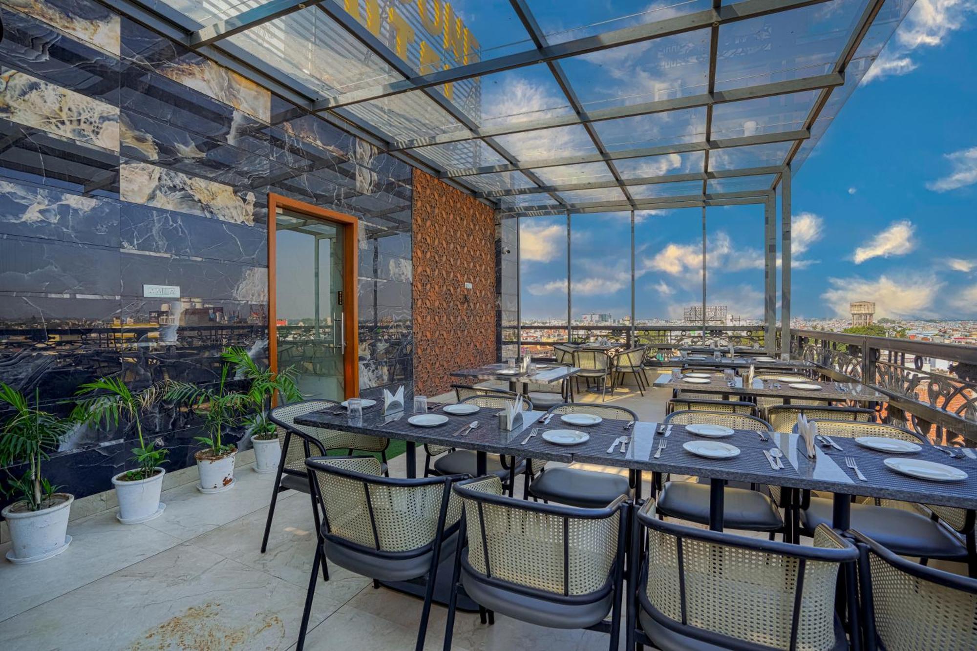 Ak Continental 2 Minutes' Walk From Bus Stand Hotel