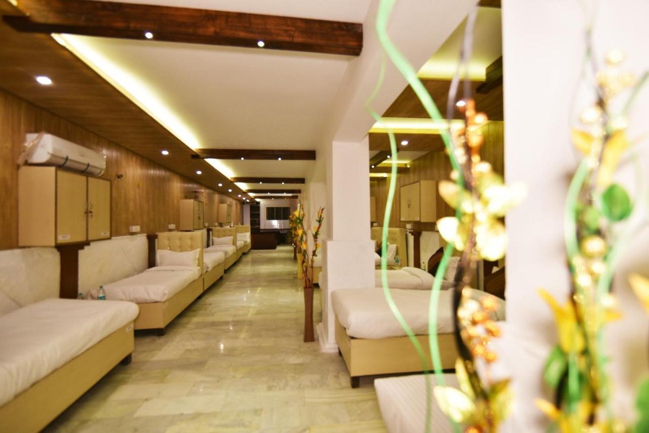 Sallow International-hotel Near Golden Temple Hotel