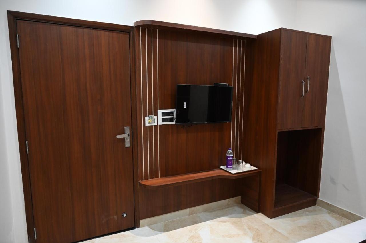 The Posh By Delight Hotel