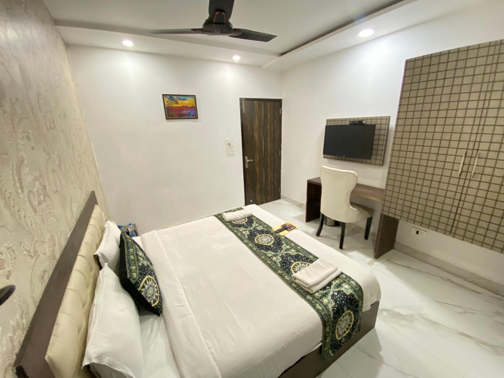 Hotel Tamanna - 50 Meter From Golden Temple 3*