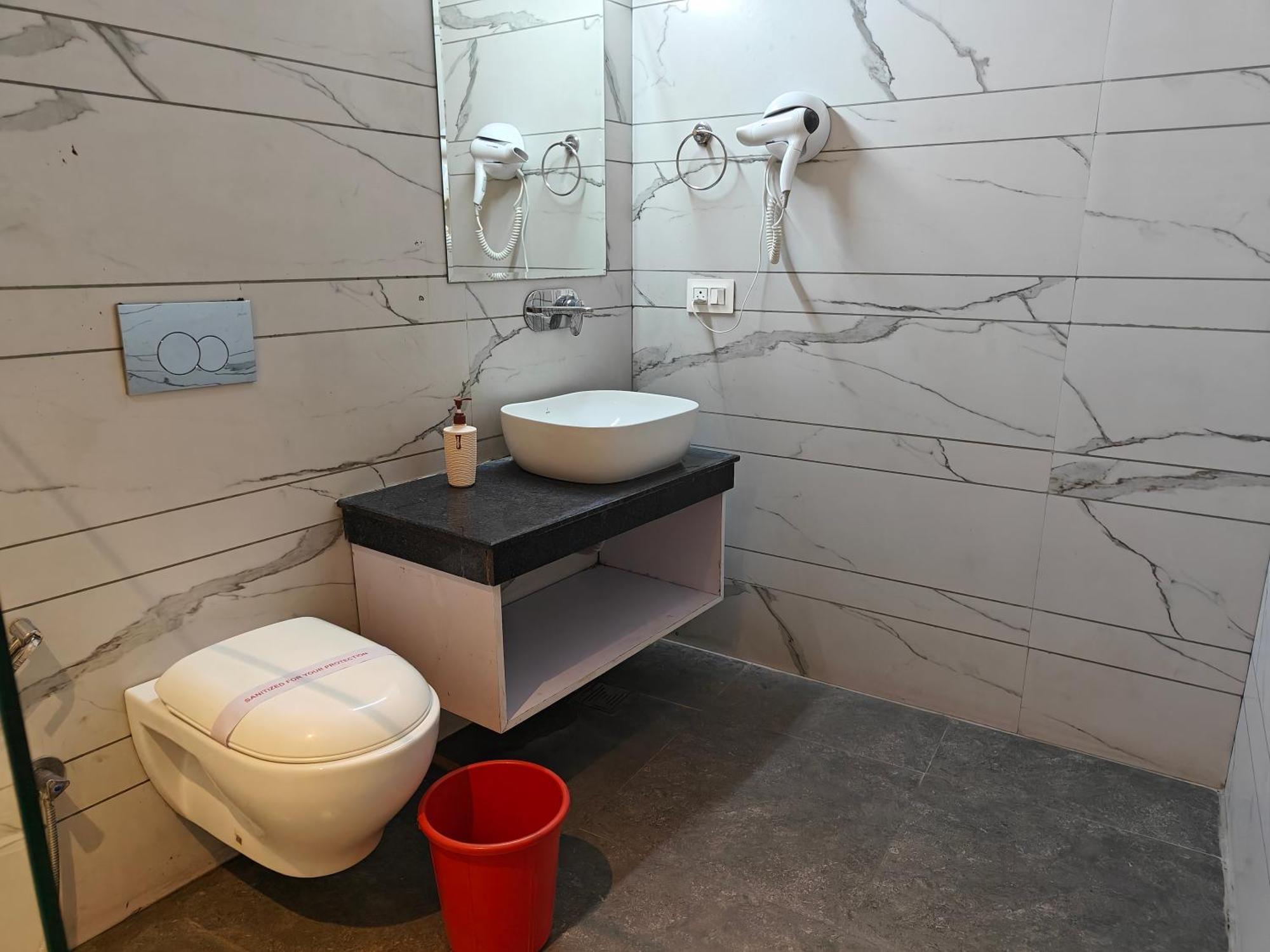Hotel Luxurio - In-house Barista Cafe, Near Golden Temple Amritsar