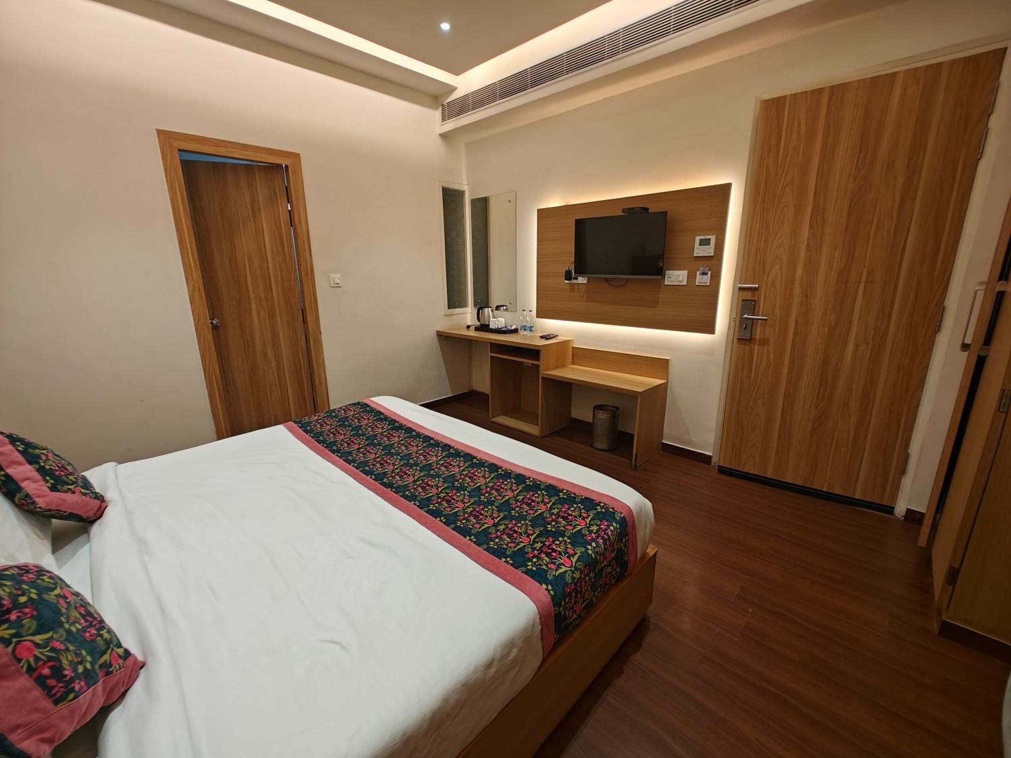 Luxurio - In-house Barista Cafe, Near Golden Temple Hotel 3*
