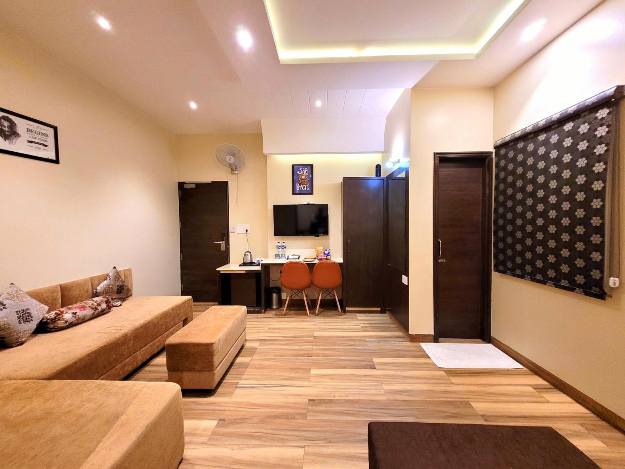 Urban Galaxy Near Golden Temple Hotel 3*