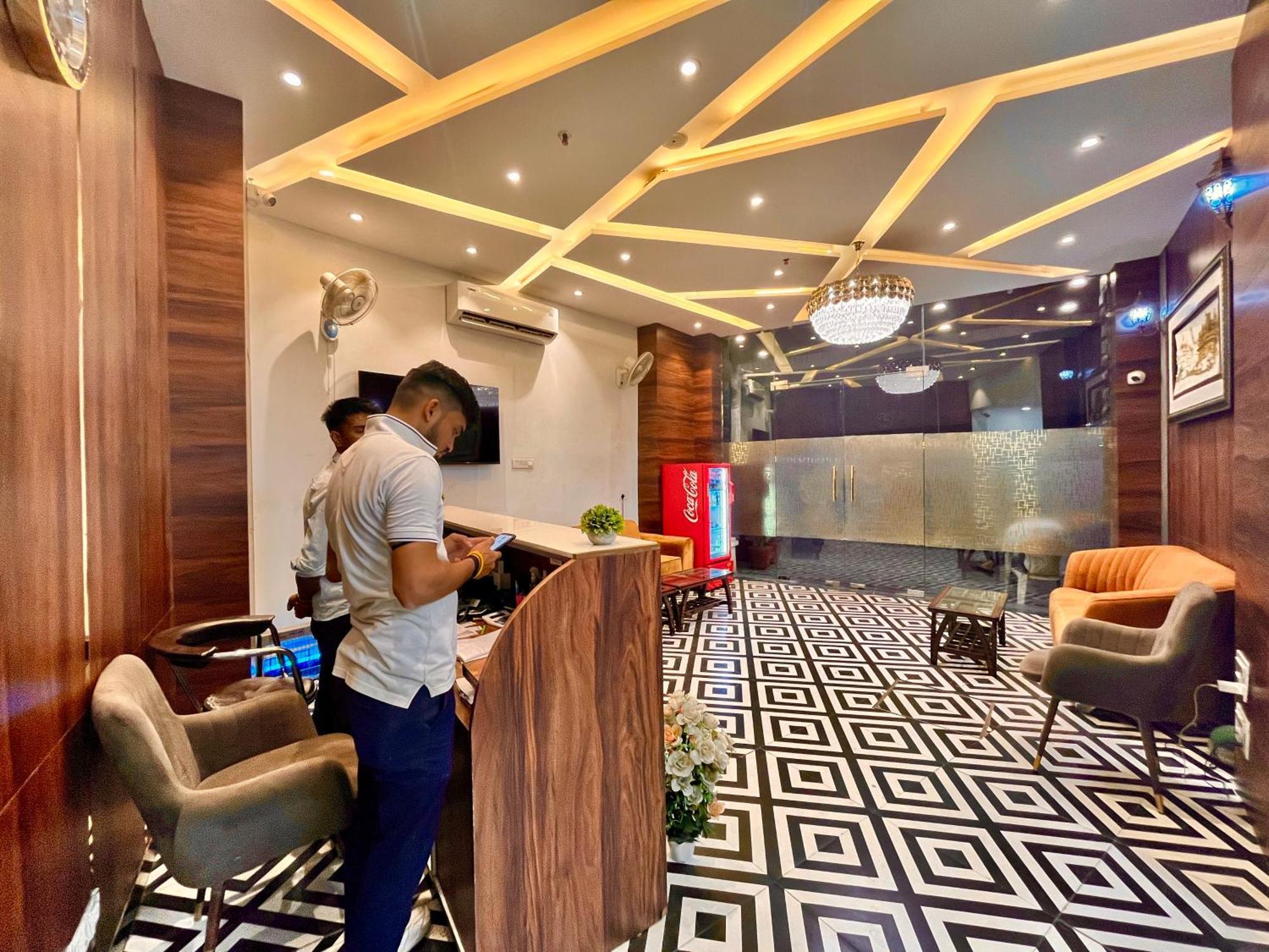 Hotel View With Swimming Pool - Selling In Near Golden Temple M82957-03435 Amritsar