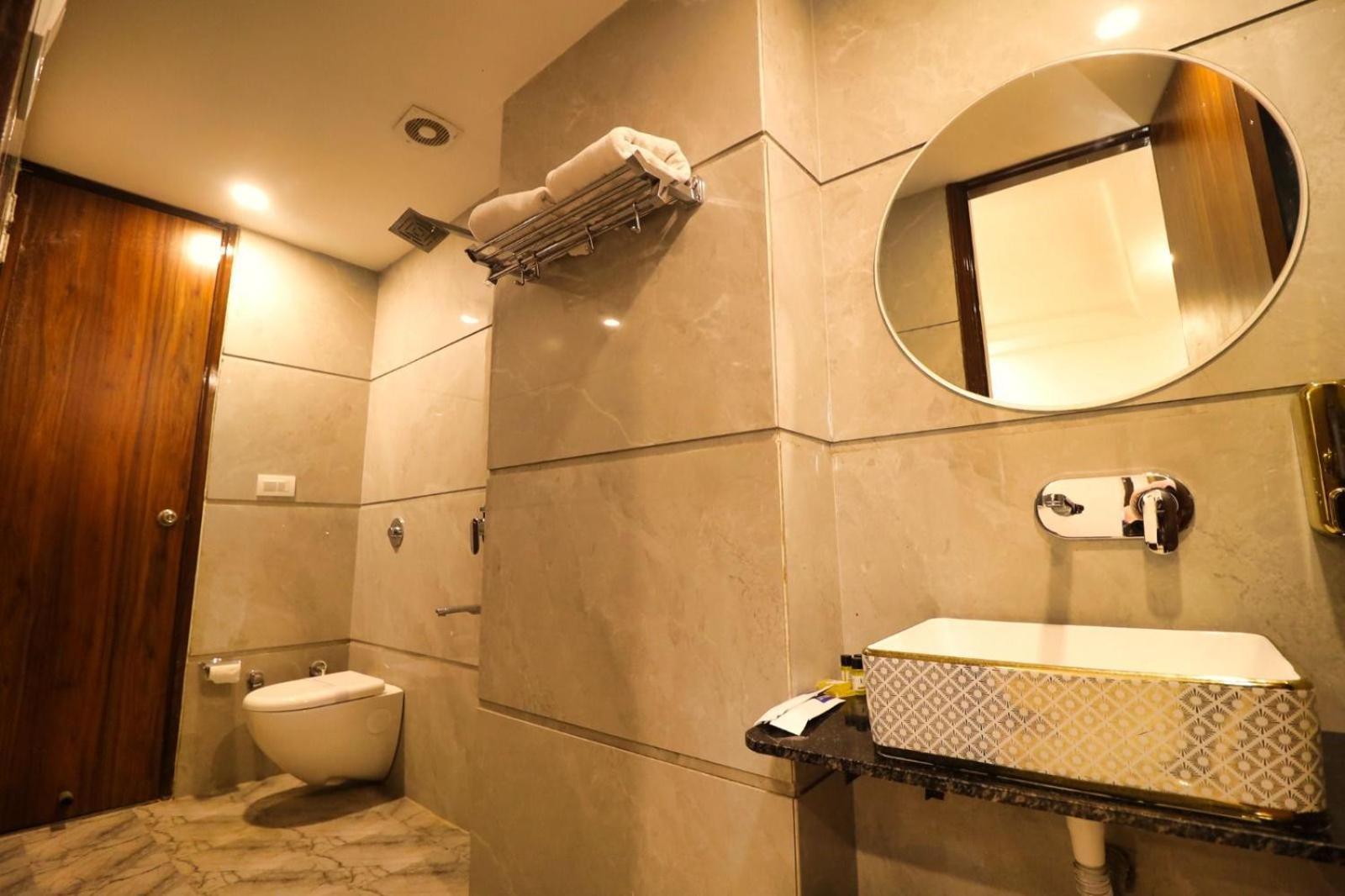 Hotel View With Swimming Pool - Selling In Near Golden Temple M82957-03435 4*