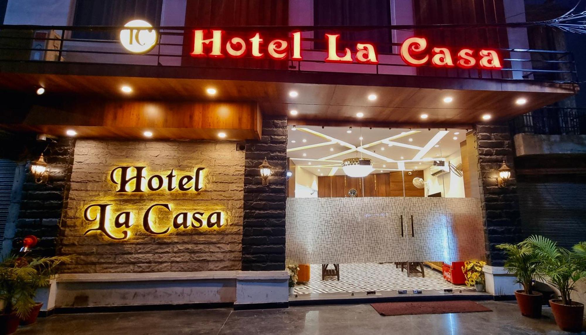 Hotel View With Swimming Pool - Selling In Near Golden Temple M82957-03435 Amritsar