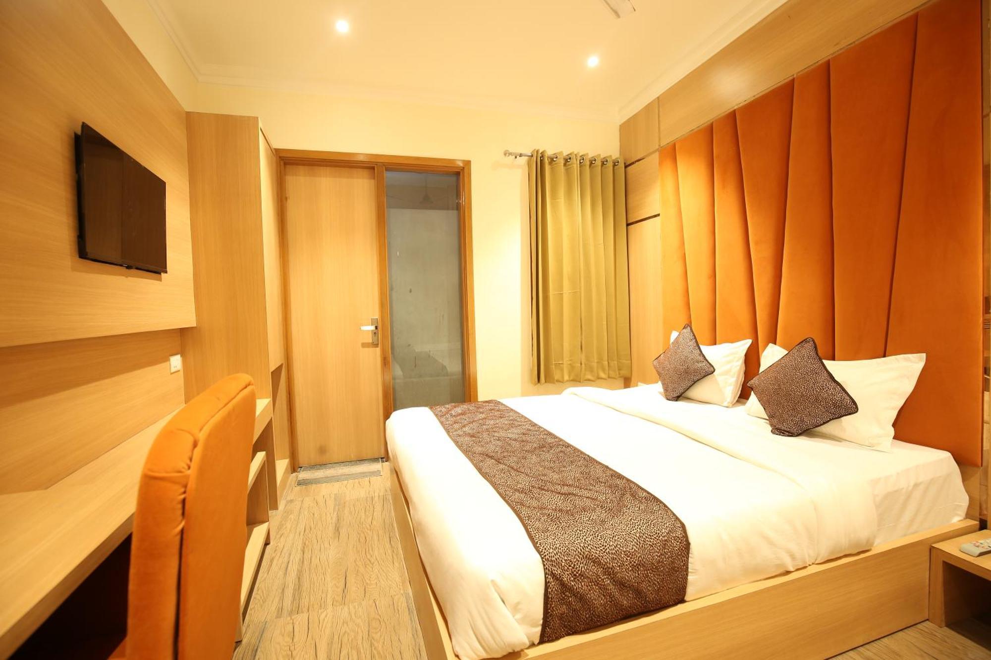 Nayyar Regency - Near Golden Temple Hotel 3*