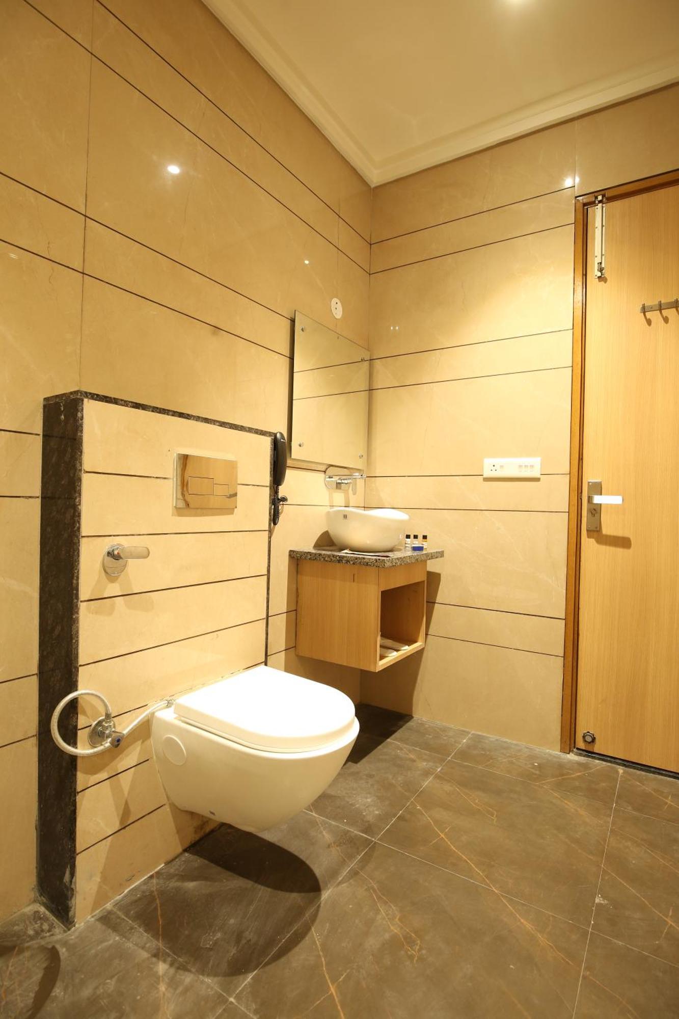 Nayyar Regency - Near Golden Temple Hotel 3*