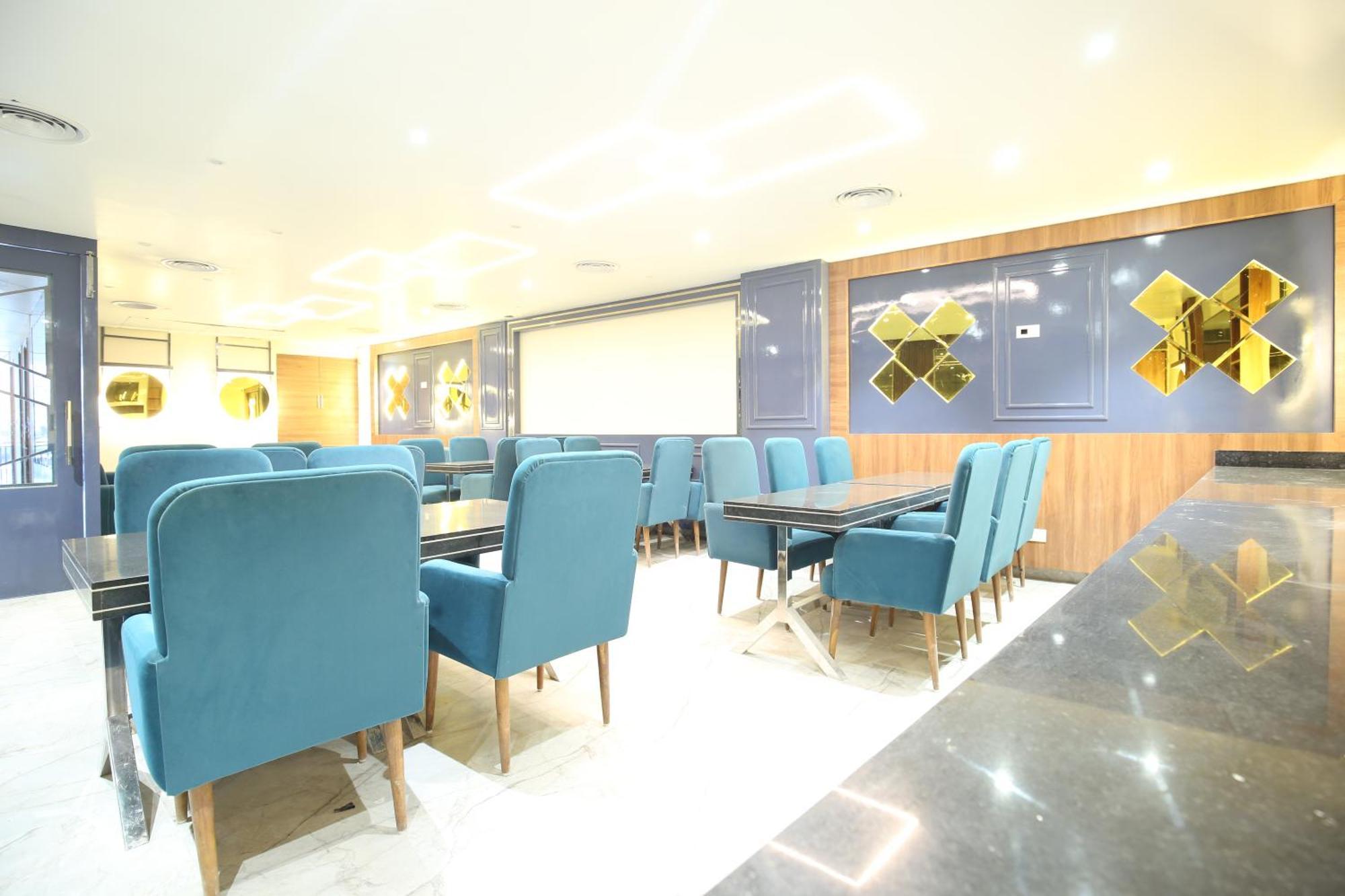 Nayyar Regency - Near Golden Temple Hotel