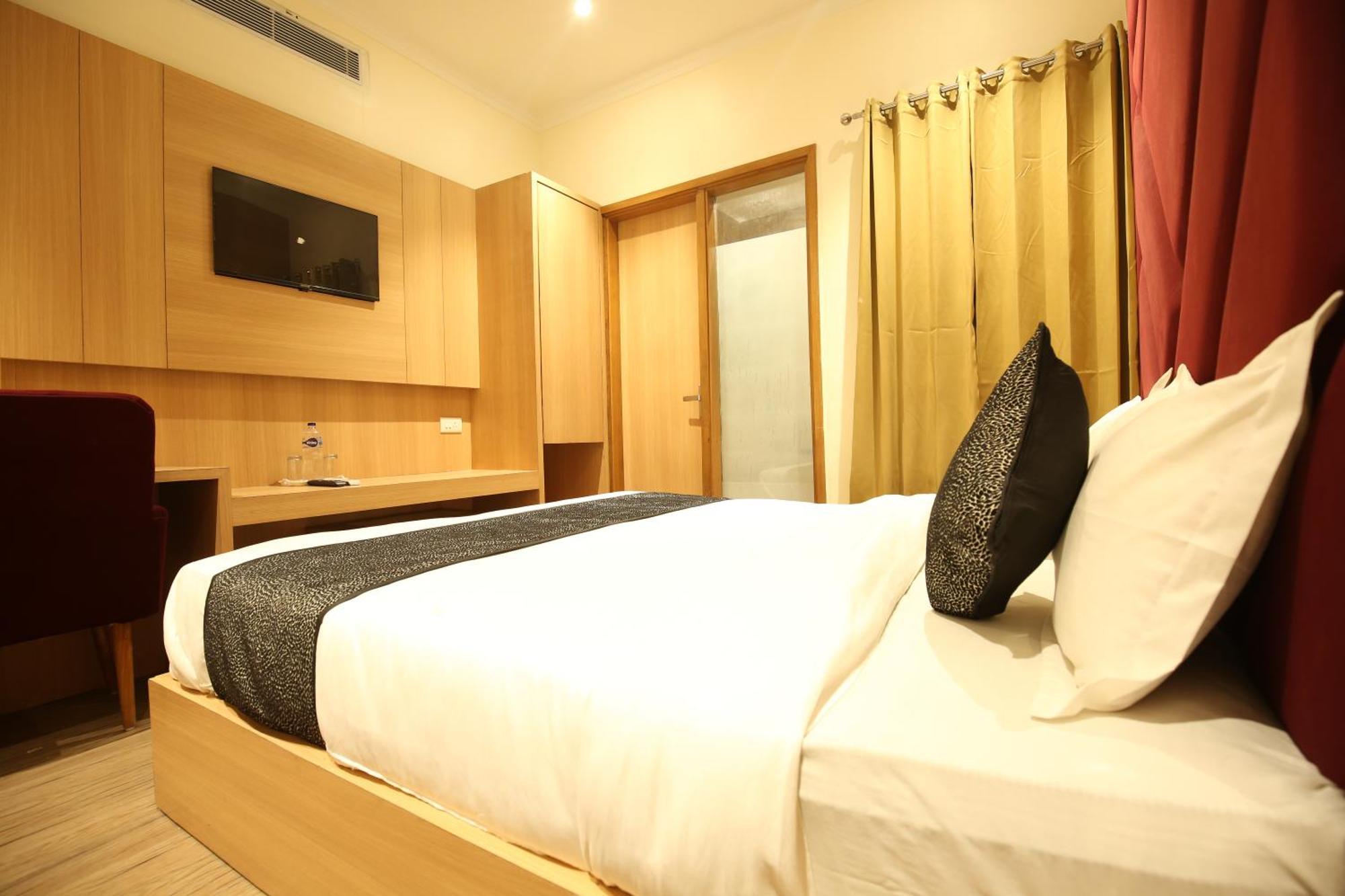 Nayyar Regency - Near Golden Temple Hotel 3*