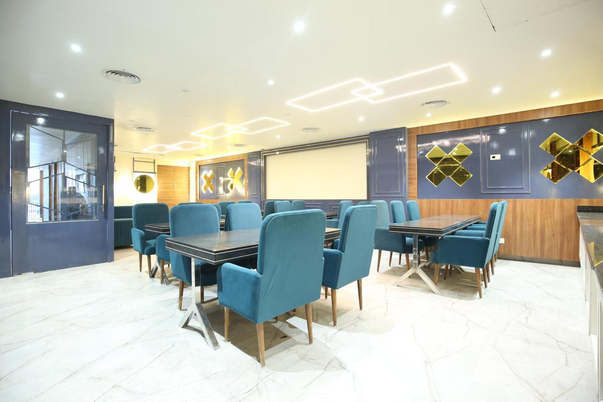 Nayyar Regency - Near Golden Temple Hotel