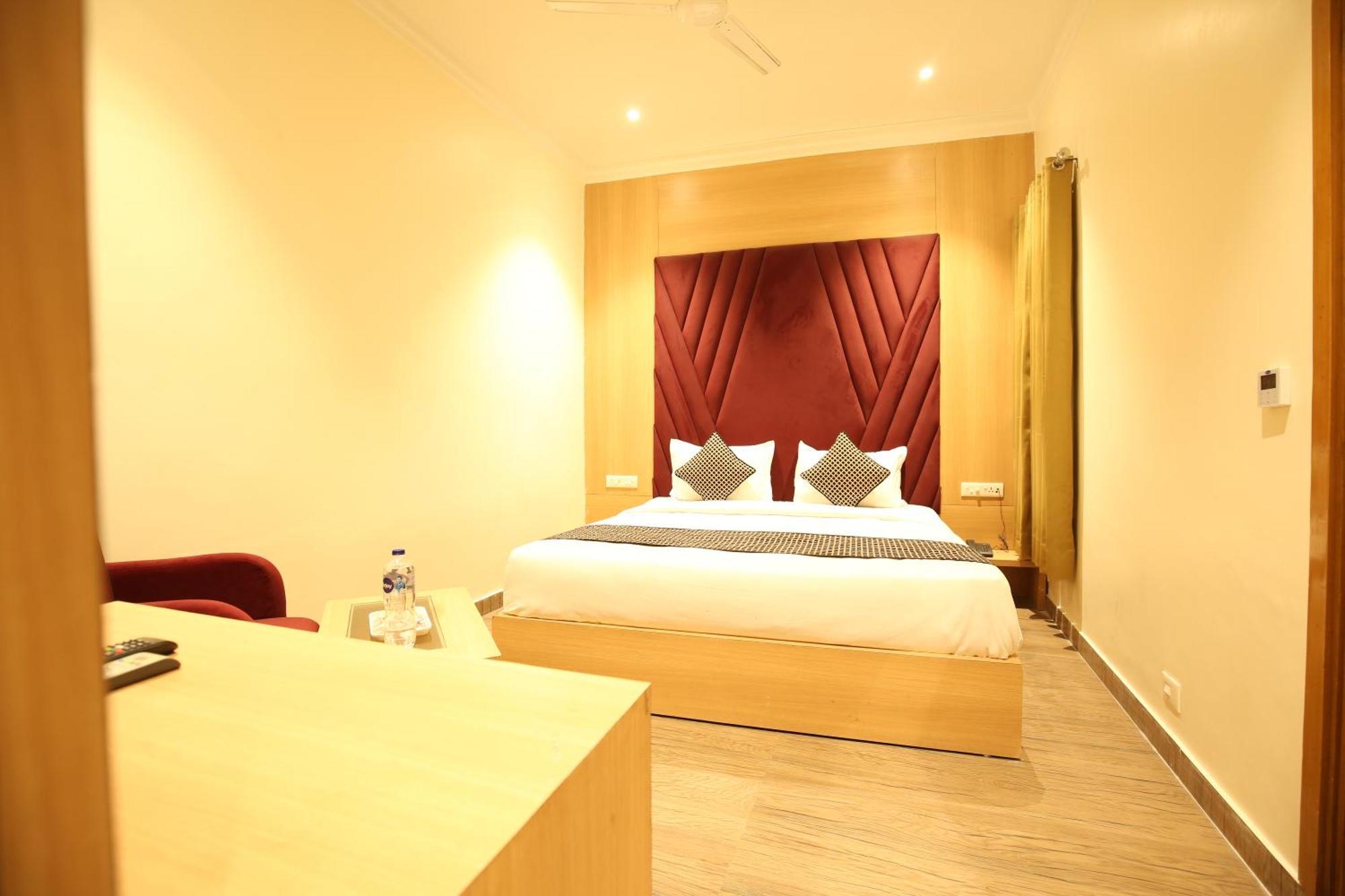 Hotel Nayyar Regency - Near Golden Temple