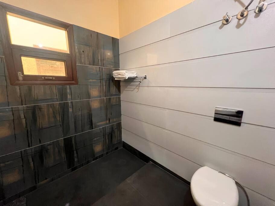 5bhk Away From At Ranjit Avenue