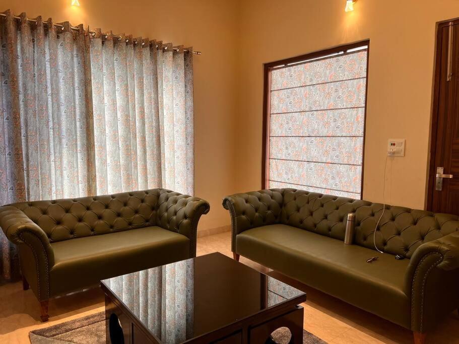 5bhk Away From At Ranjit Avenue * Amritsar
