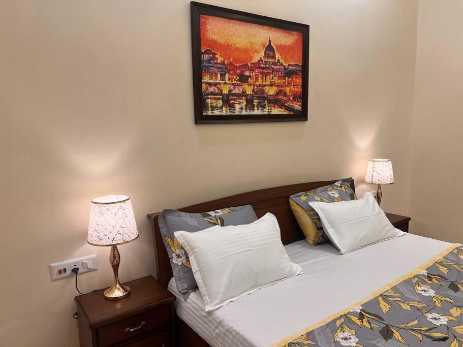 5bhk Away From At Ranjit Avenue Villa *