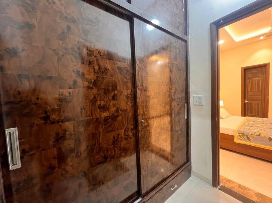 Villa 5bhk Away From At Ranjit Avenue