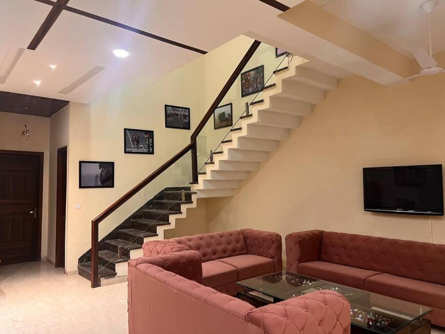 Villa 5bhk Away From At Ranjit Avenue Amritsar