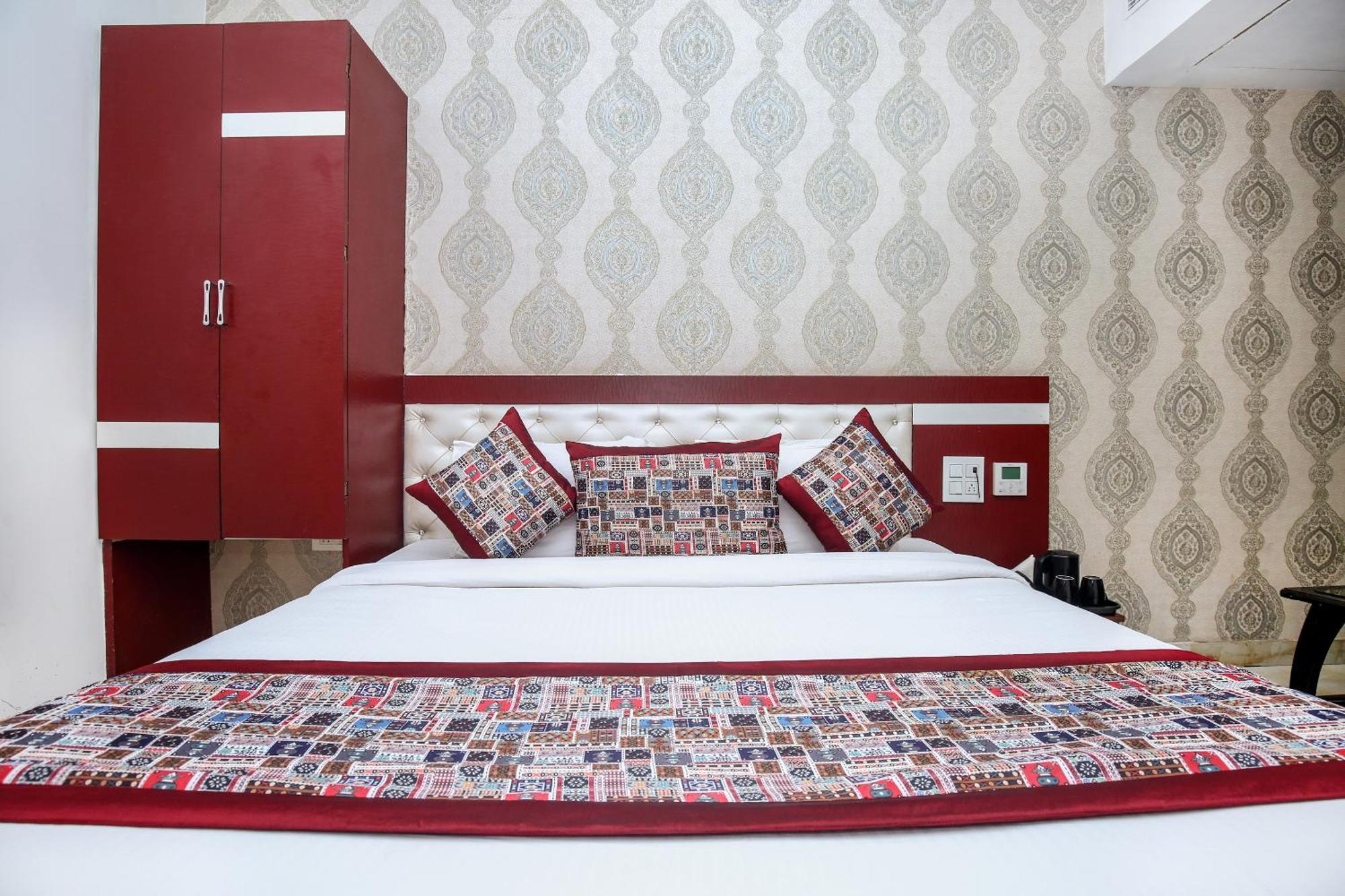 A Star - 50 Meter From Golden Temple Hotel 3*