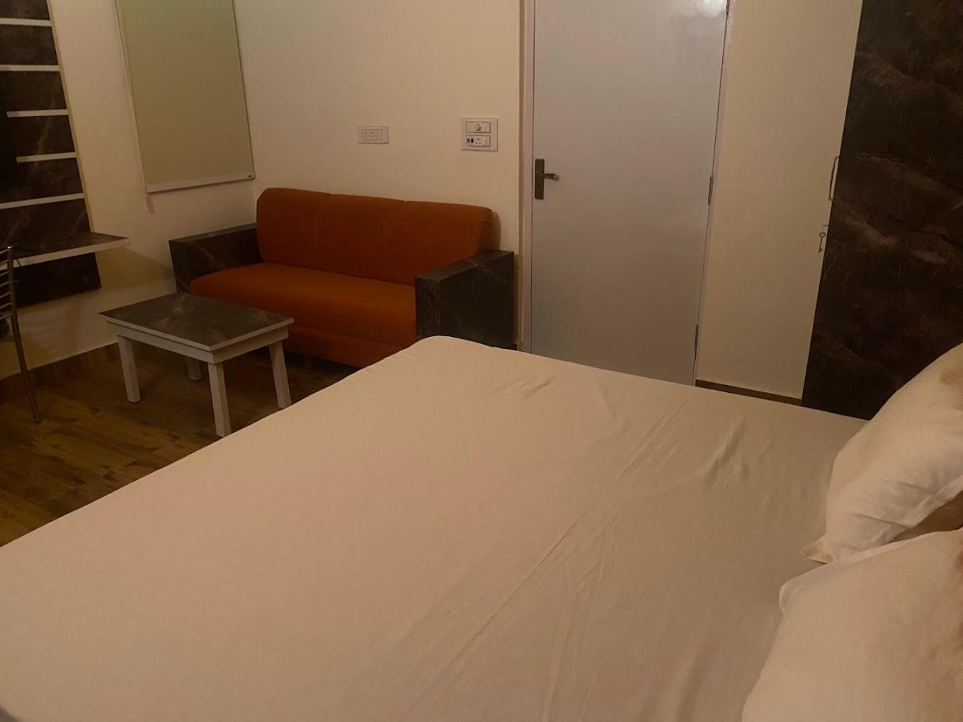 Nirmal - Budget Friendly Near Fortis Hospital And Marriage Palaces Hotel *