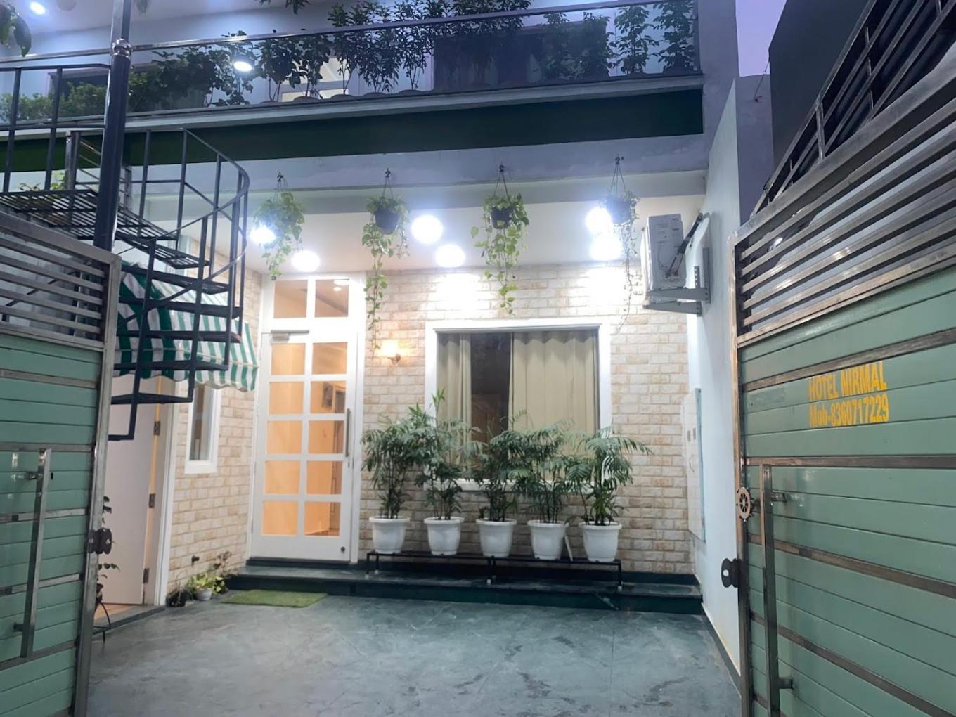 Nirmal - Budget Friendly Near Fortis Hospital And Marriage Palaces *