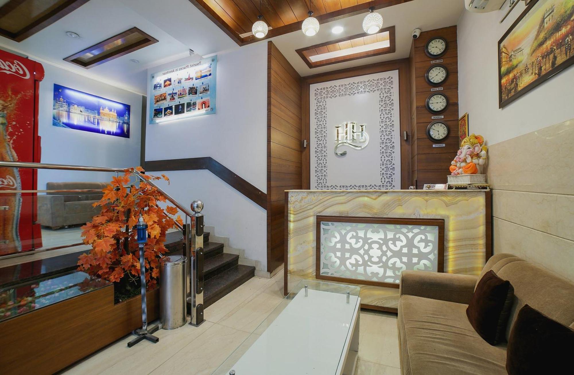 Super Townhouse Hollywood Heights Amritsar