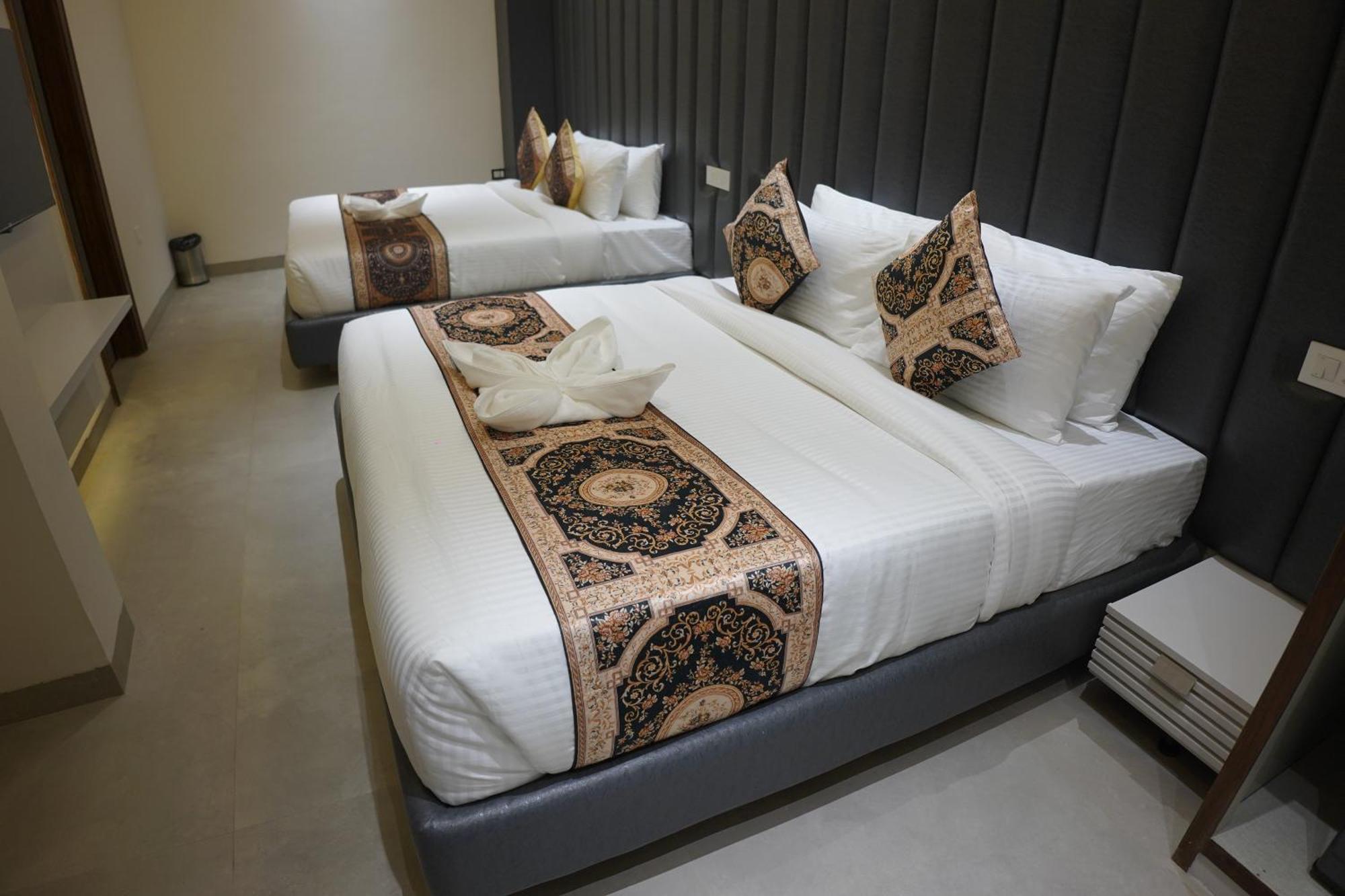 Moon Just 2 Min Walk From Golden Temple & Jallianwala Bagh Hotel 3*